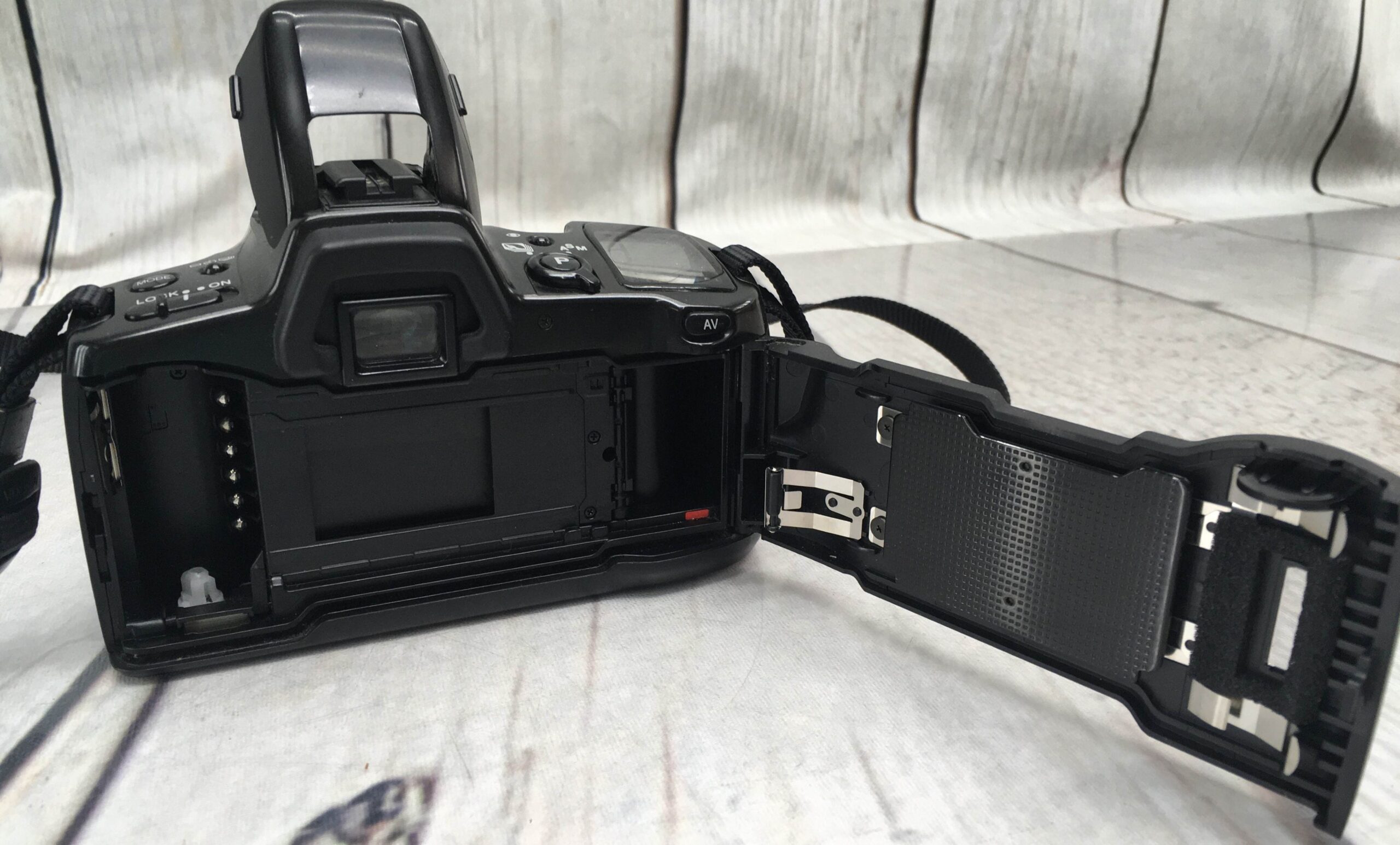 Minolta MAXXUM 400SI 35MM Camera