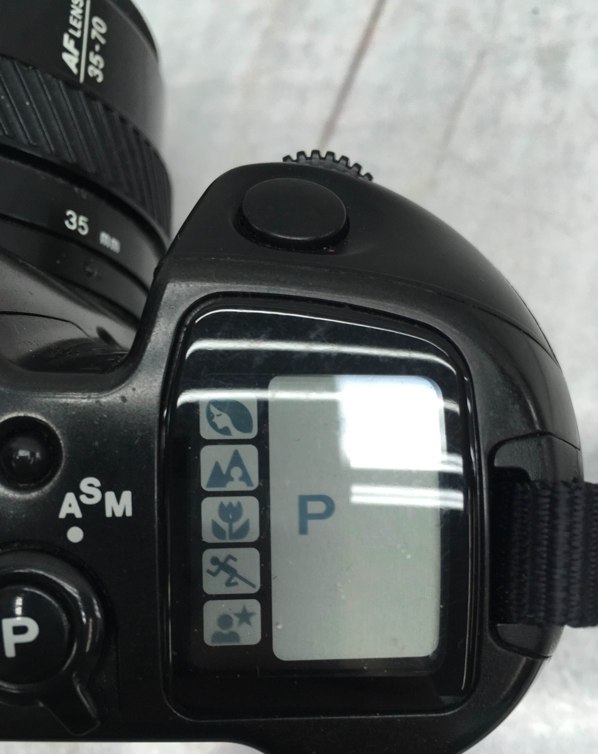 Minolta MAXXUM 400SI 35MM Camera