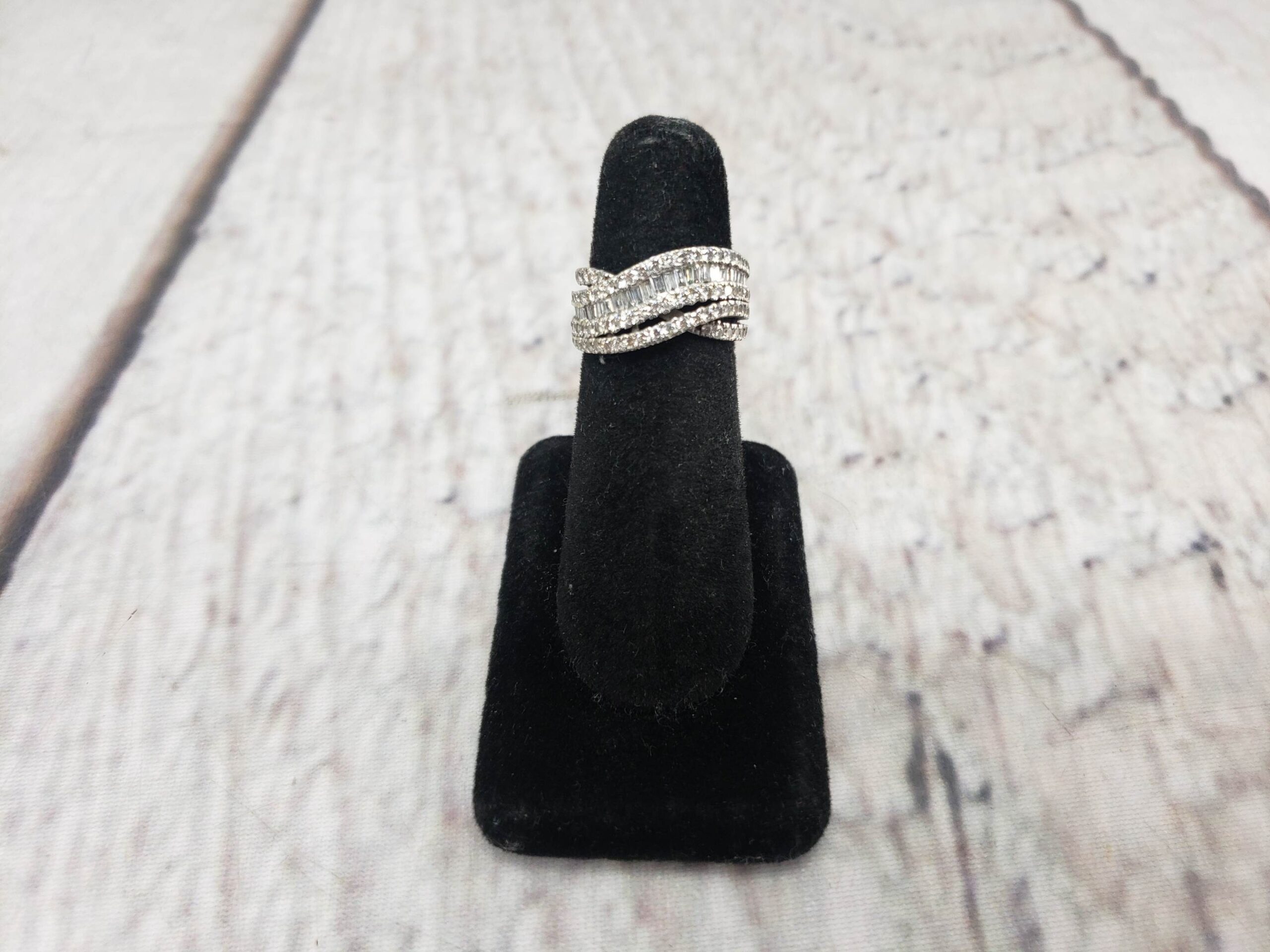 Ring WG Women Sz 6 4.40DWT 14k White Gold, Round and Baguette Diamonds