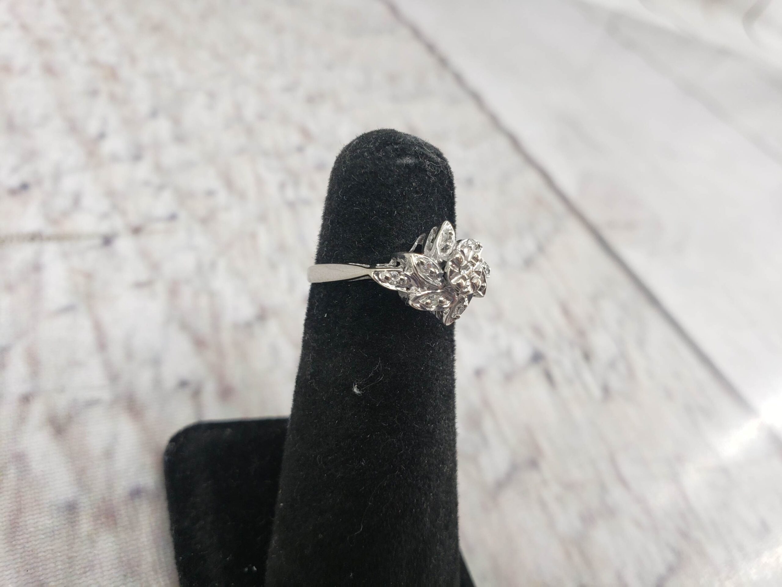 Ring WG Women Sz 5 2.0DWT 14k White Gold, Round Cut Diamonds in Flower Setting