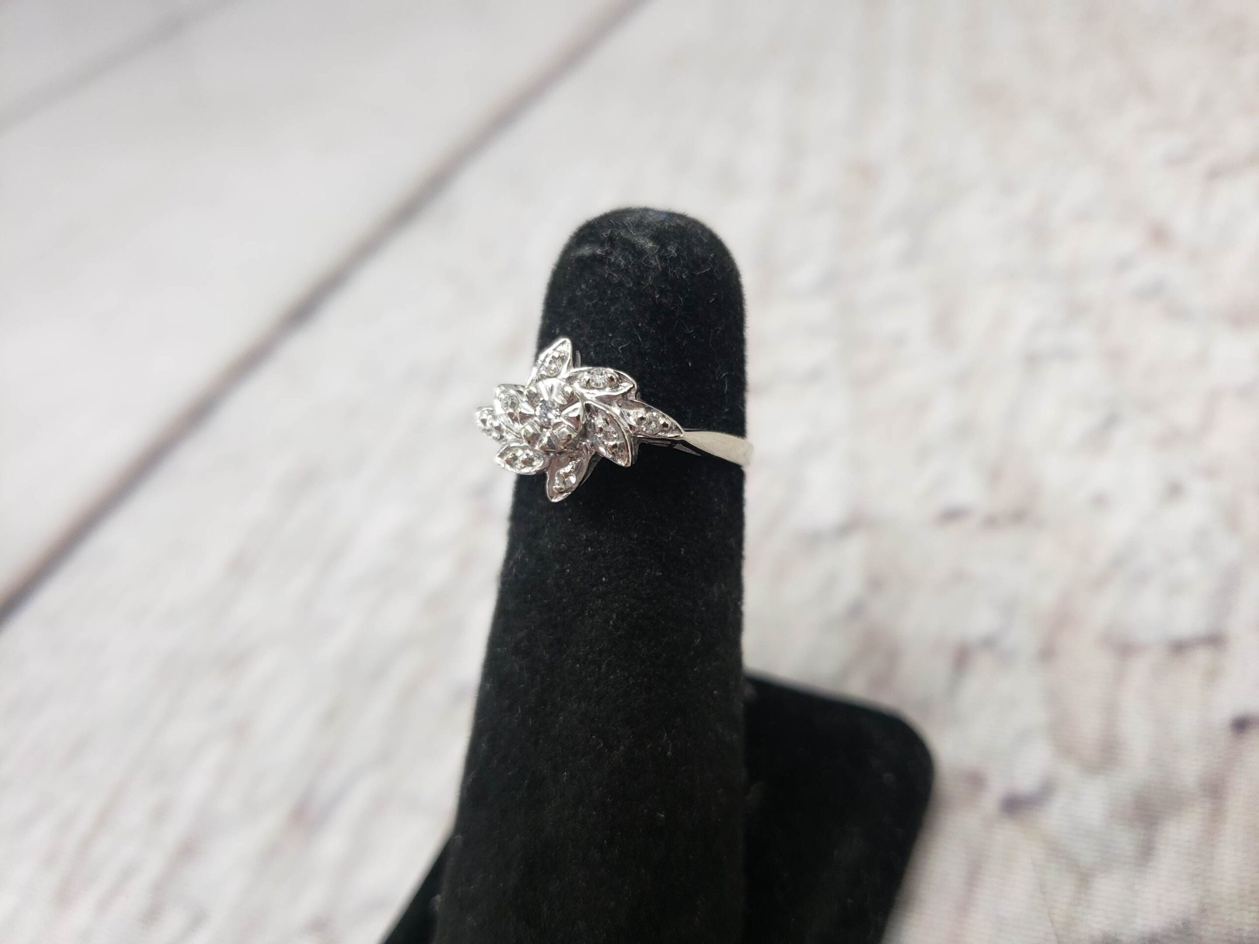 Ring WG Women Sz 5 2.0DWT 14k White Gold, Round Cut Diamonds in Flower Setting