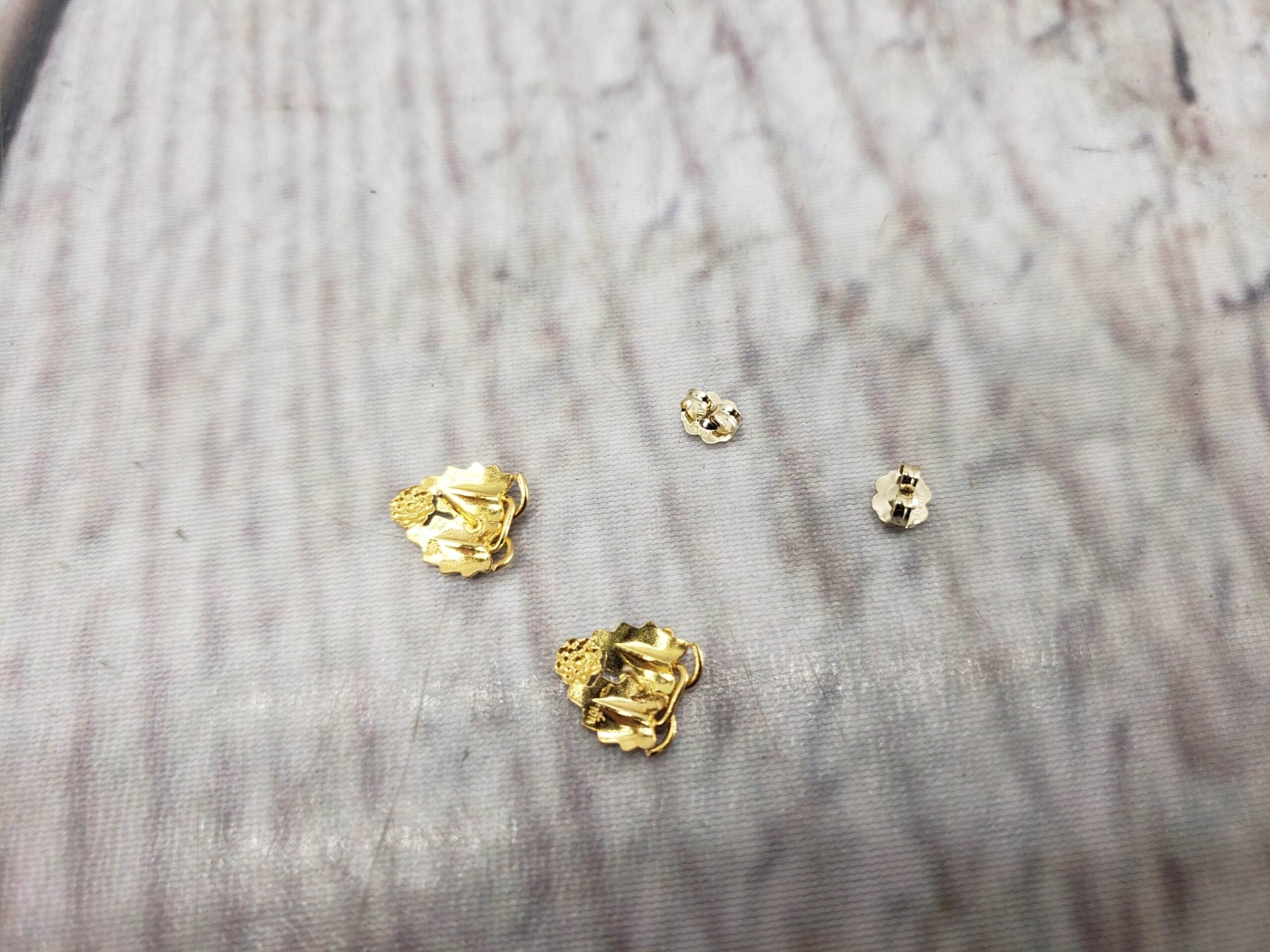 Earrings BHG Women Stud 0.82DWT 10k Black Hills Gold Leaf Earrings