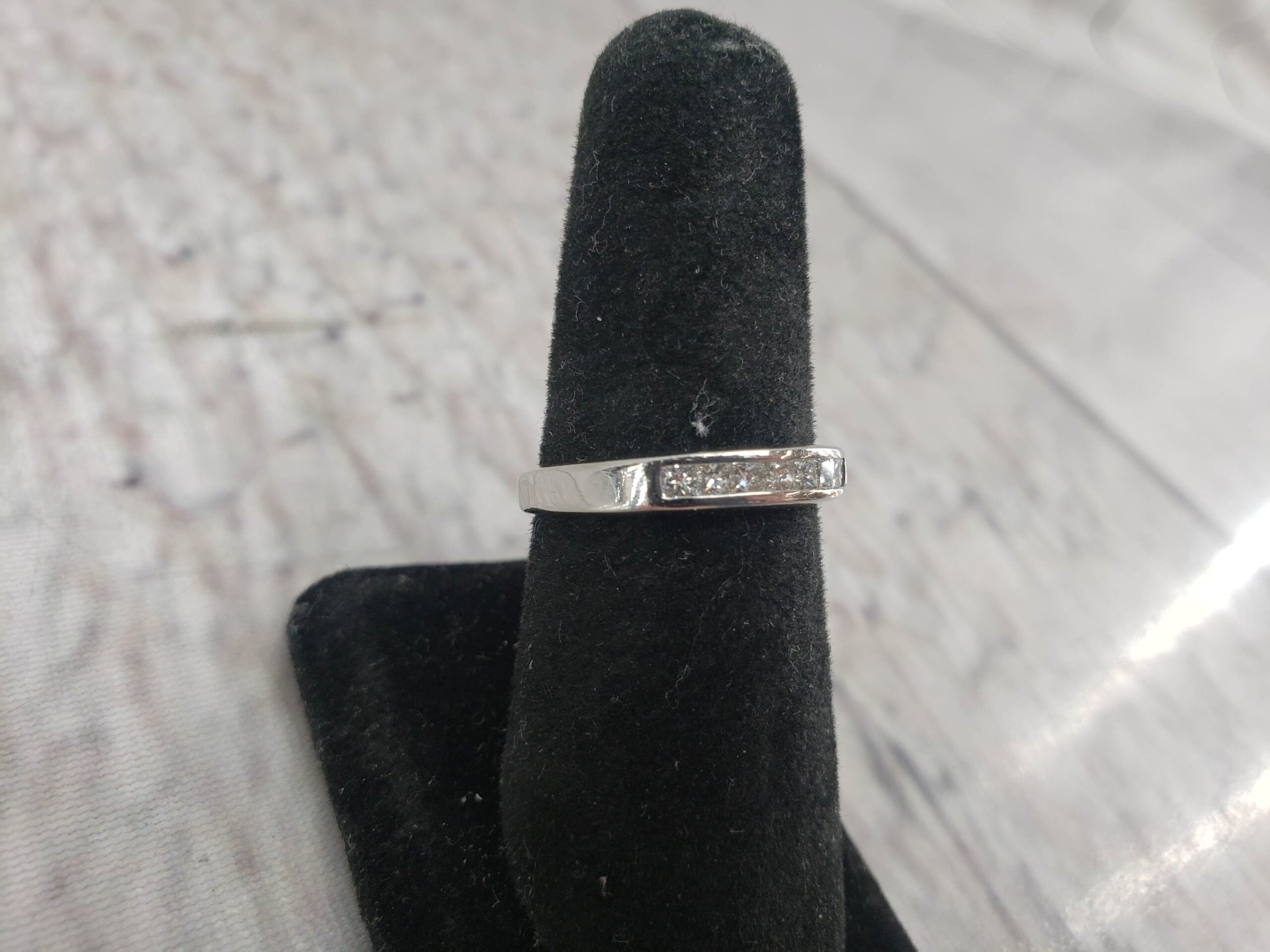 Ring PT Women Sz 8 3.90DWT 950 Platinum, 8x Square Cut Diamonds Channel Ring