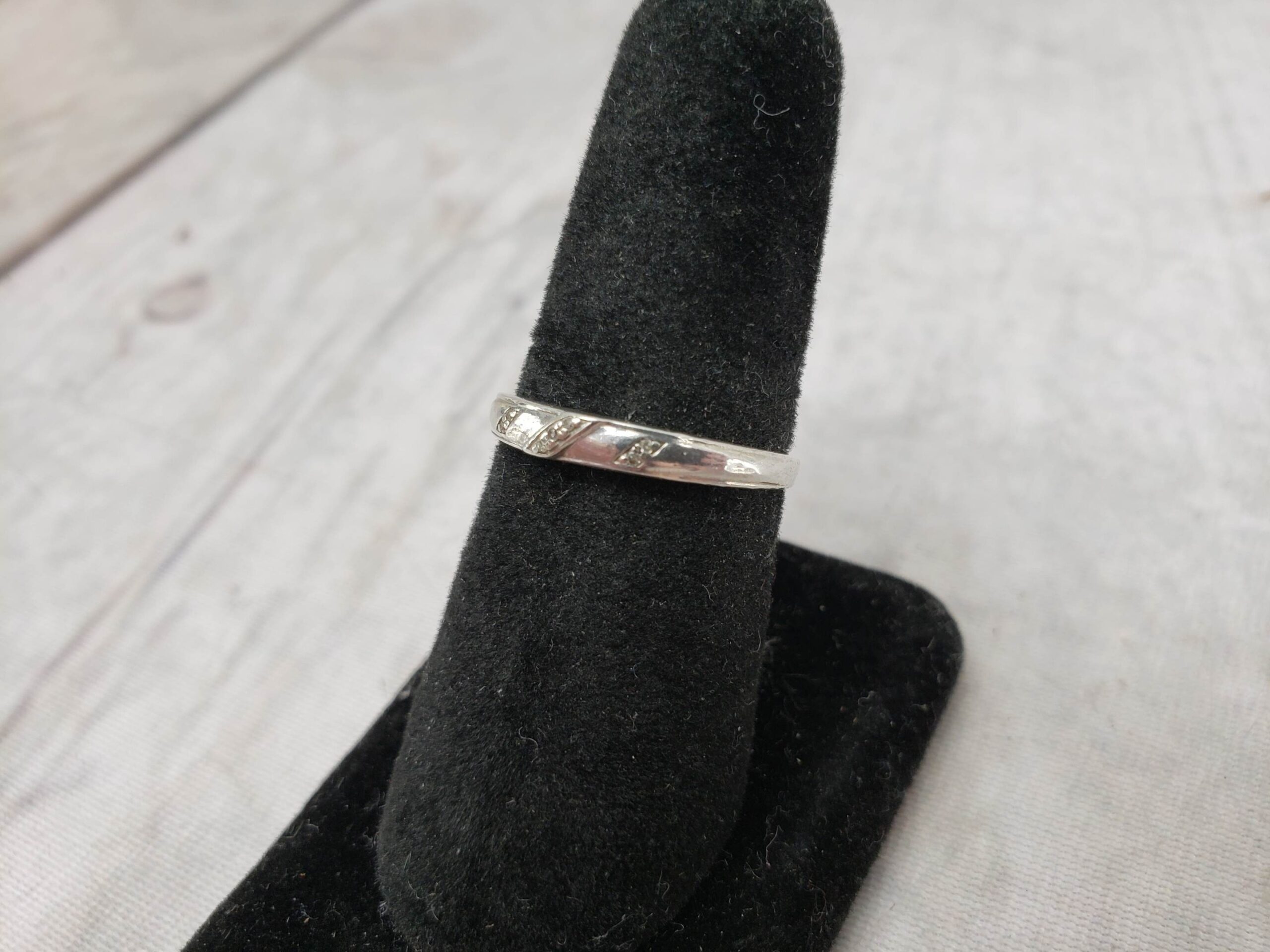 Ring SS Women Sz 8 0.92DWT .925 Sterling Silver Vintage Band with Diamond Chips