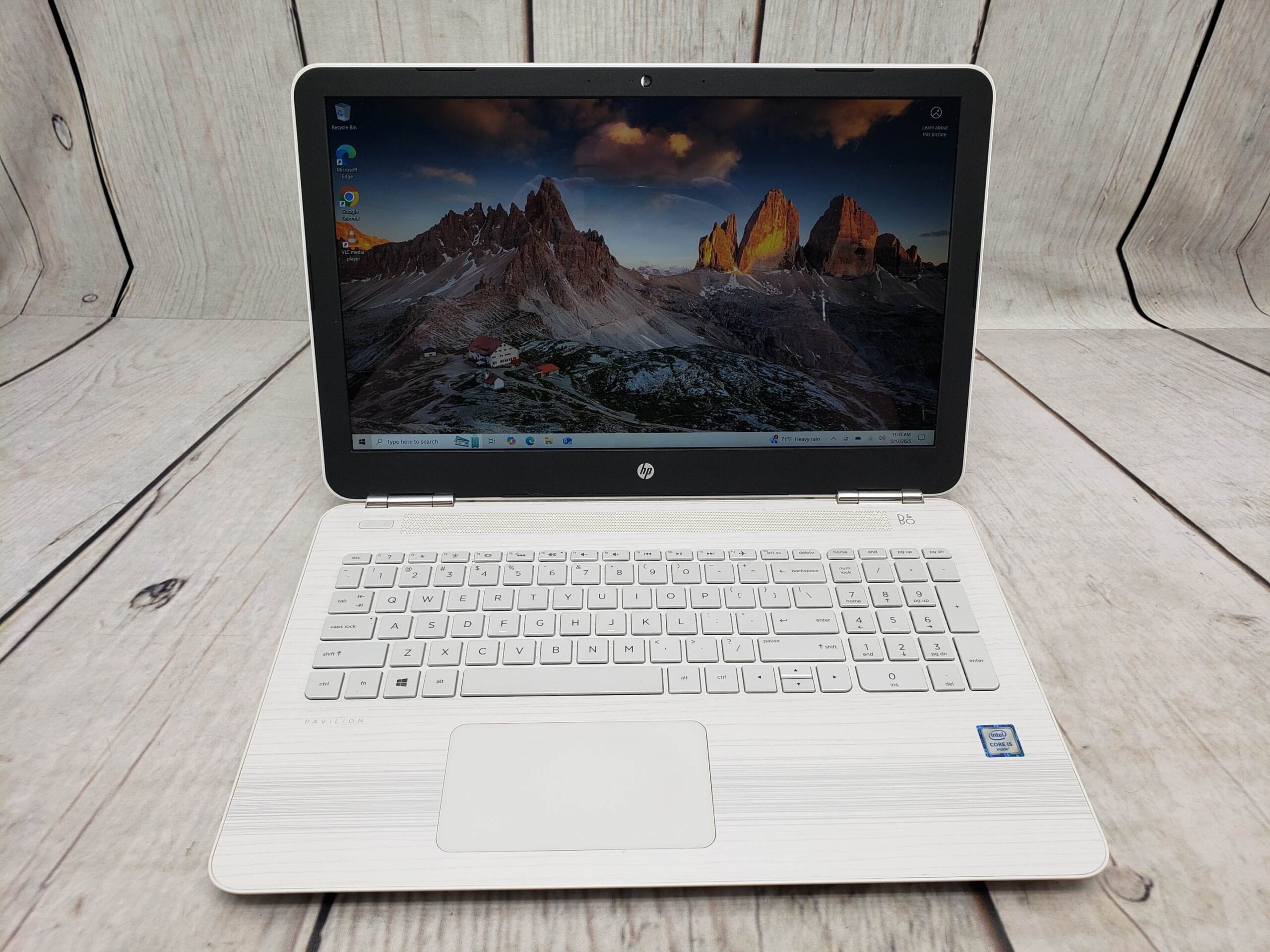 HP Pavilion Laptop, White, Windows 10, 15.6″ Touchscreen, Intel Core i5 6th Gen. Dual Core