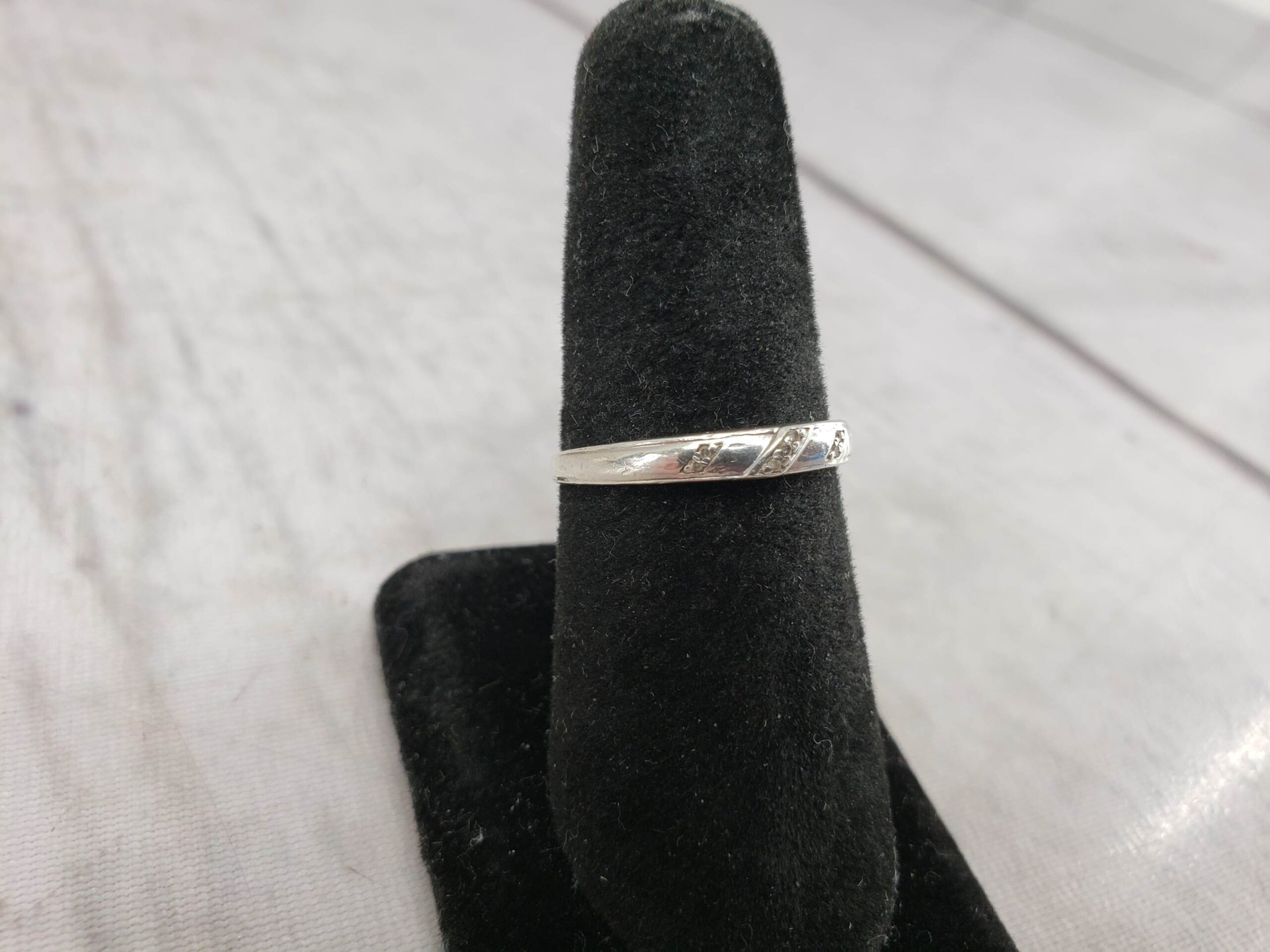 Ring SS Women Sz 8 0.92DWT .925 Sterling Silver Vintage Band with Diamond Chips