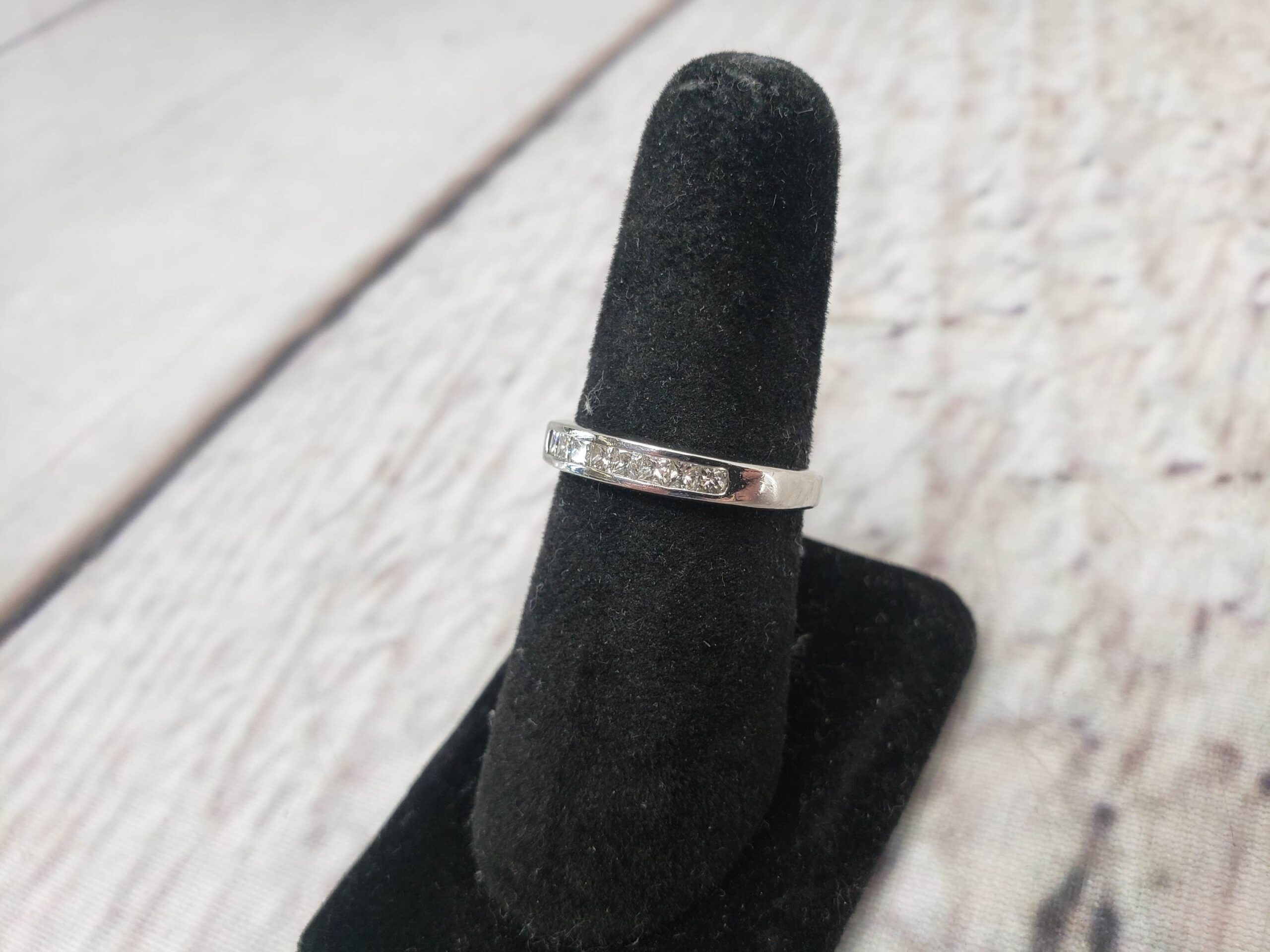 Ring PT Women Sz 8 3.90DWT 950 Platinum, 8x Square Cut Diamonds Channel Ring