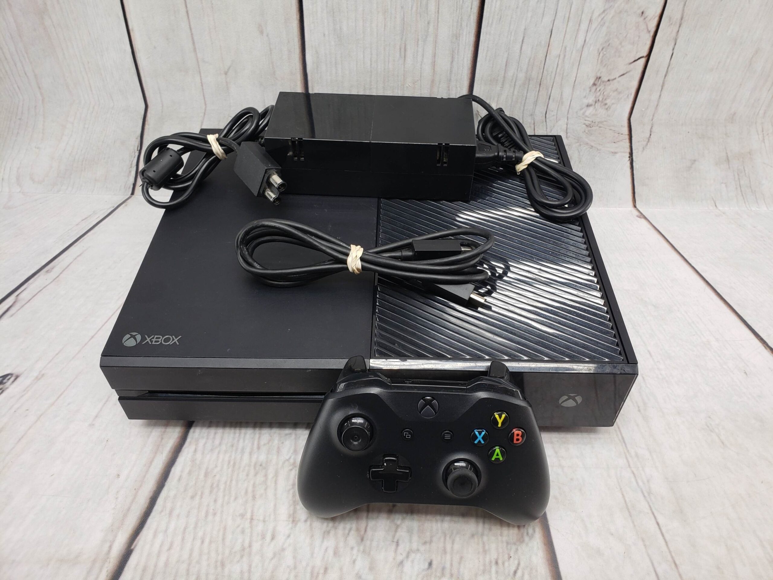 Microsoft Xbox One Original 500GB w/ one controller, power supply, cords, good condition