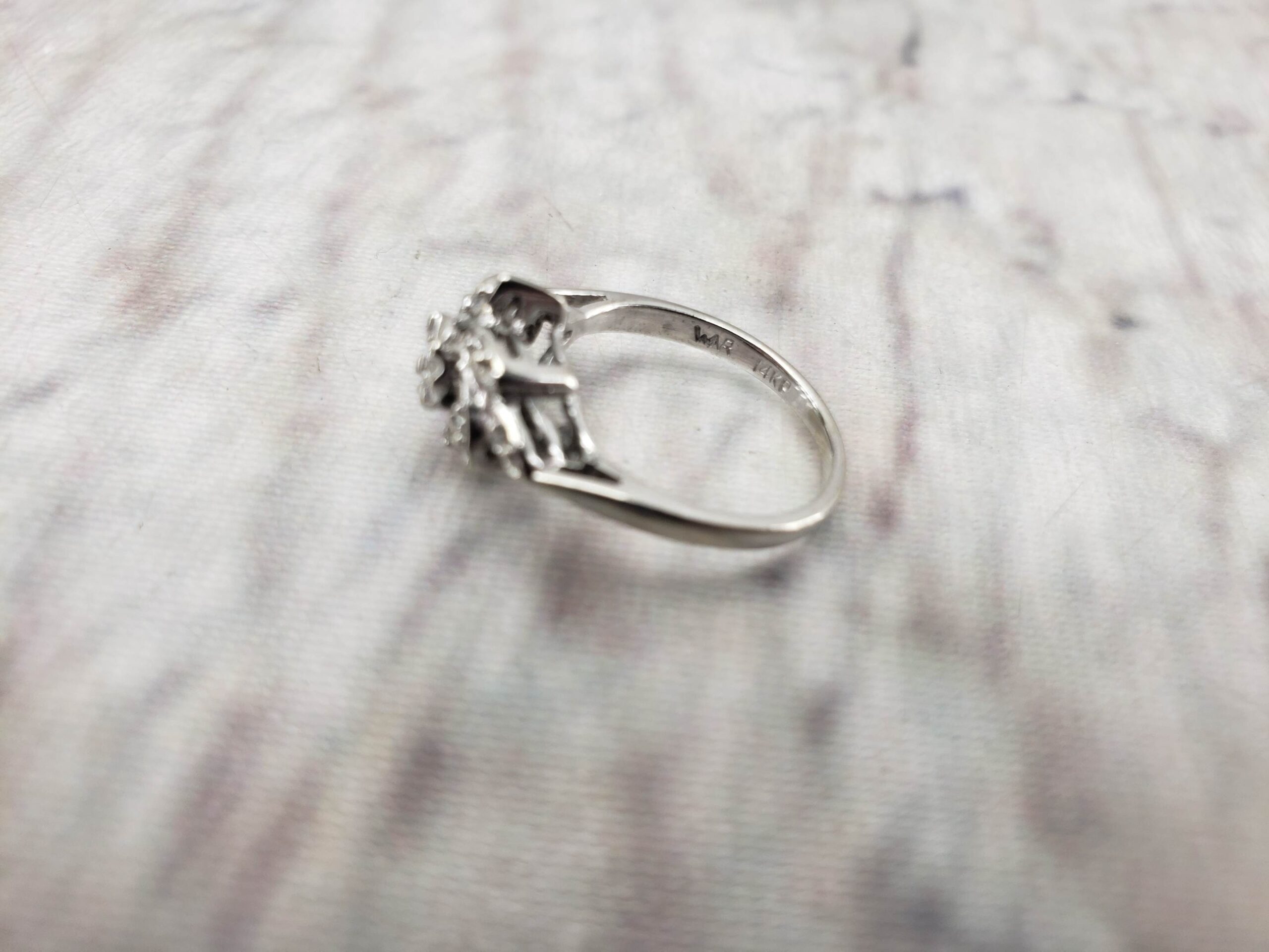 Ring WG Women Sz 5 2.0DWT 14k White Gold, Round Cut Diamonds in Flower Setting