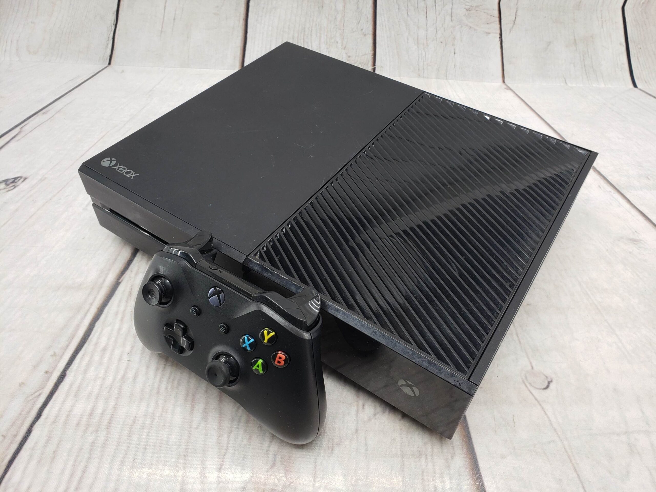 Microsoft Xbox One Original 500GB w/ one controller, power supply, cords, good condition