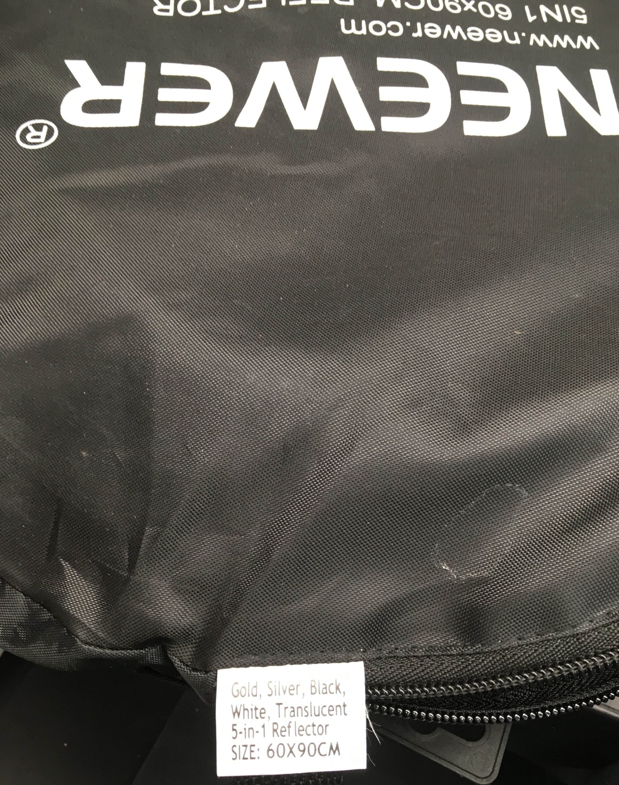 NEEWER 60x90cm Folding Oval Studio Light Reflector with Carrying Bag