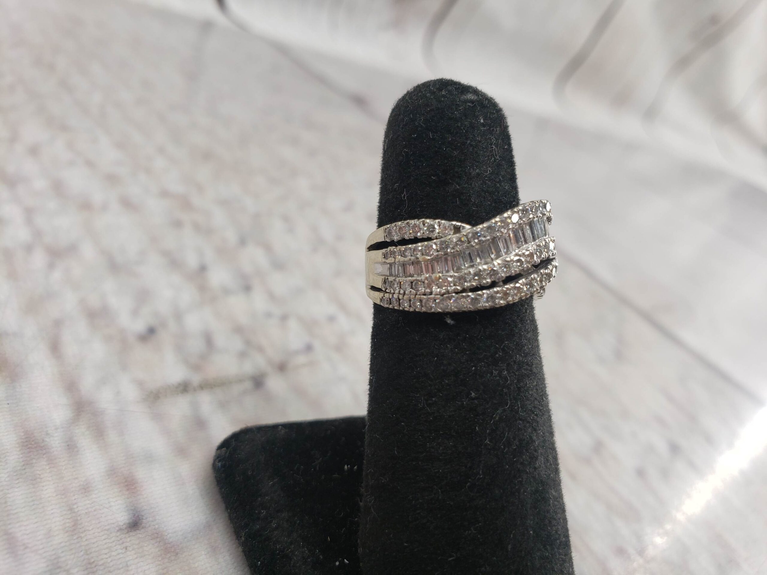 Ring WG Women Sz 6 4.40DWT 14k White Gold, Round and Baguette Diamonds
