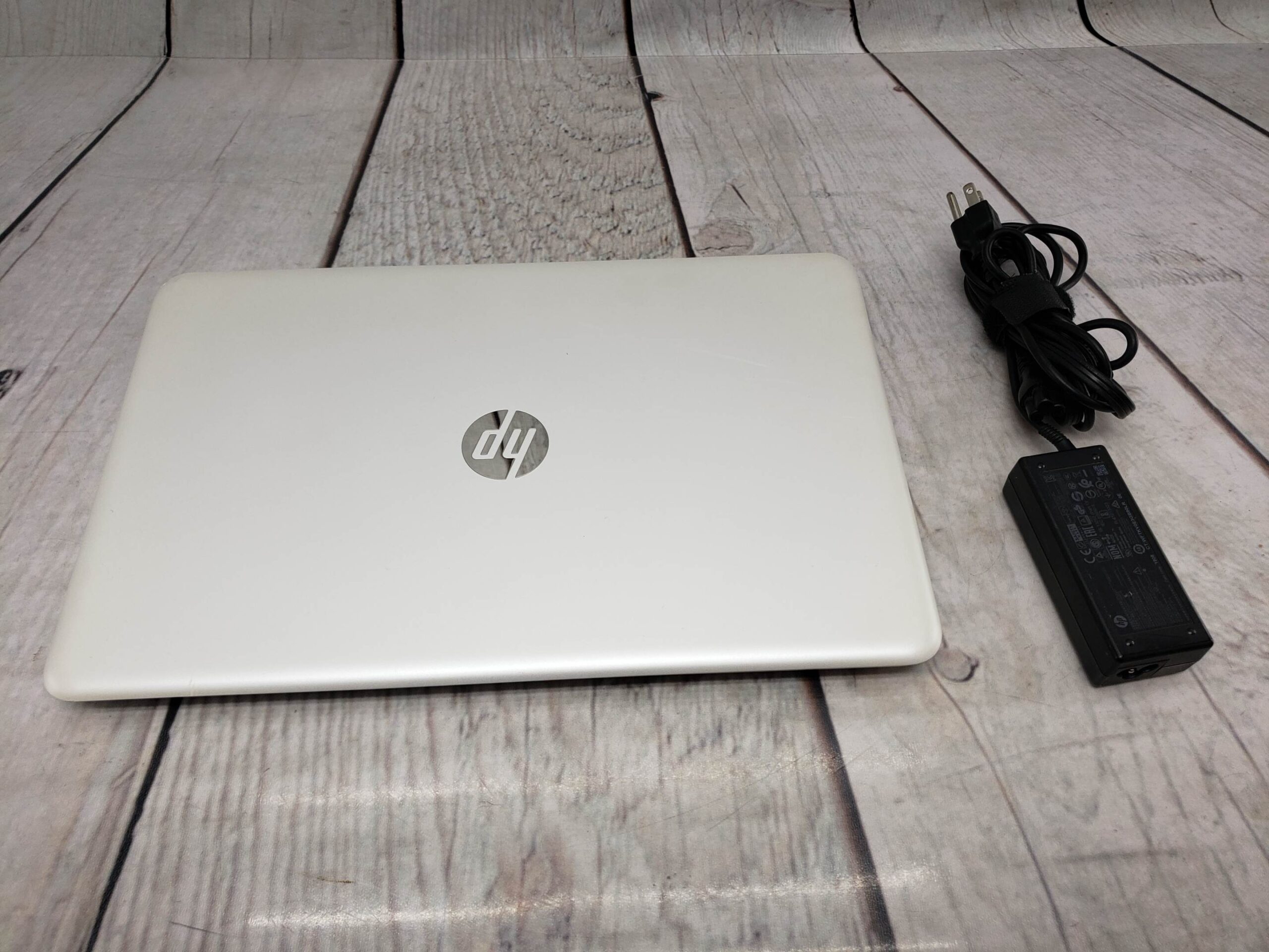 HP Pavilion Laptop, White, Windows 10, 15.6″ Touchscreen, Intel Core i5 6th Gen. Dual Core