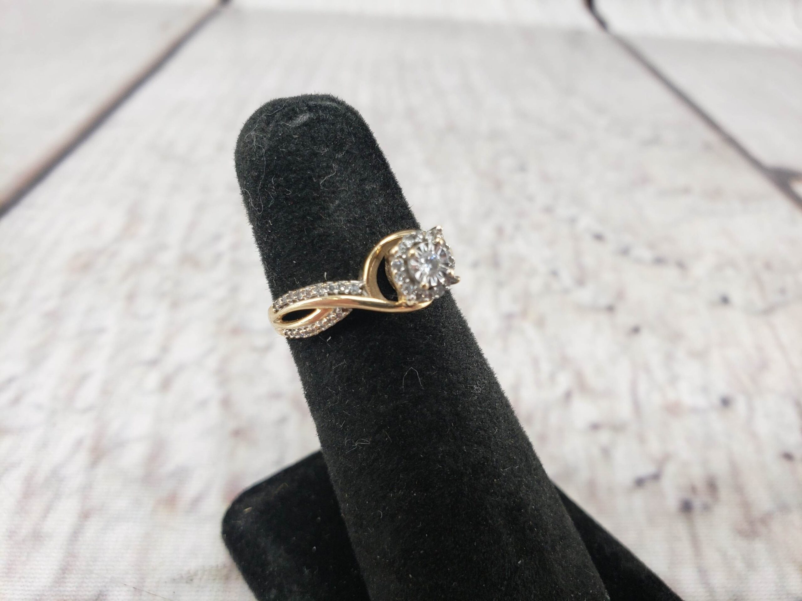 Ring YG Women Sz 5.5 1.70DWT 10k Yellow Gold, Round Cut Diamonds