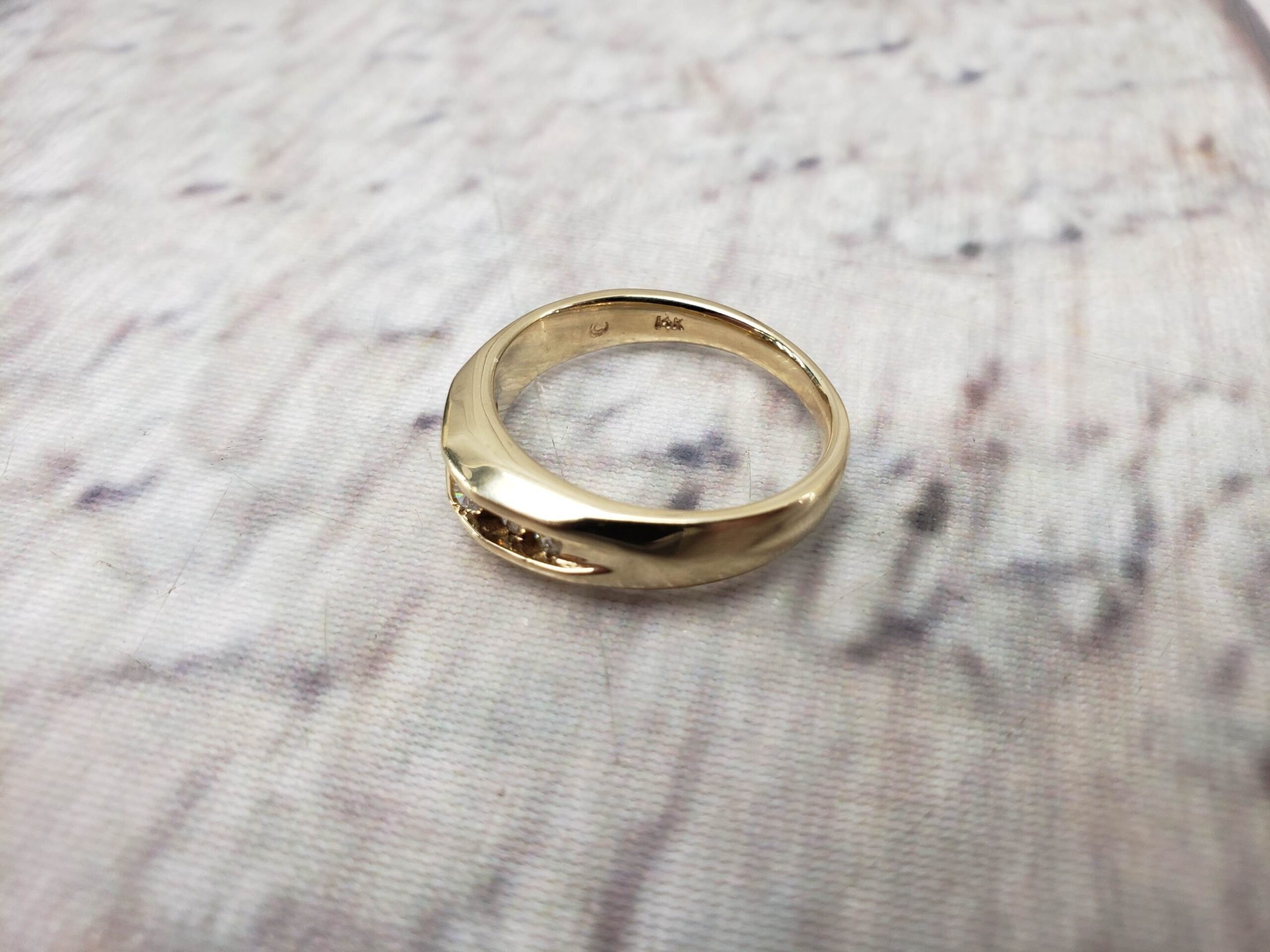 Ring YG Mens Sz 10 4.50DWT 14k Yellow Gold with 5x Round Cut Diamonds