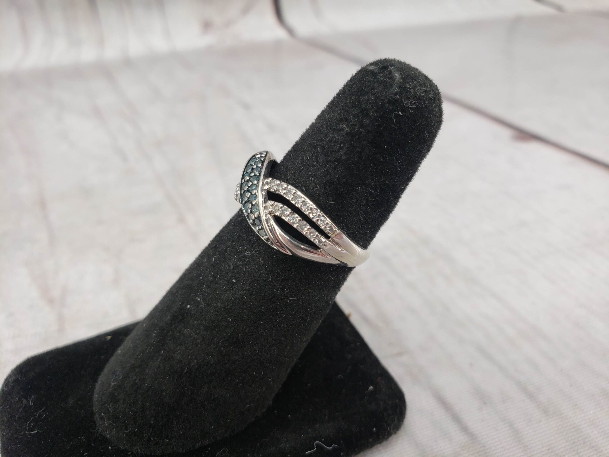 Ring WG Women Sz 6.5 1.97DWT 10k White Gold Band lined with White and Blue Diamonds