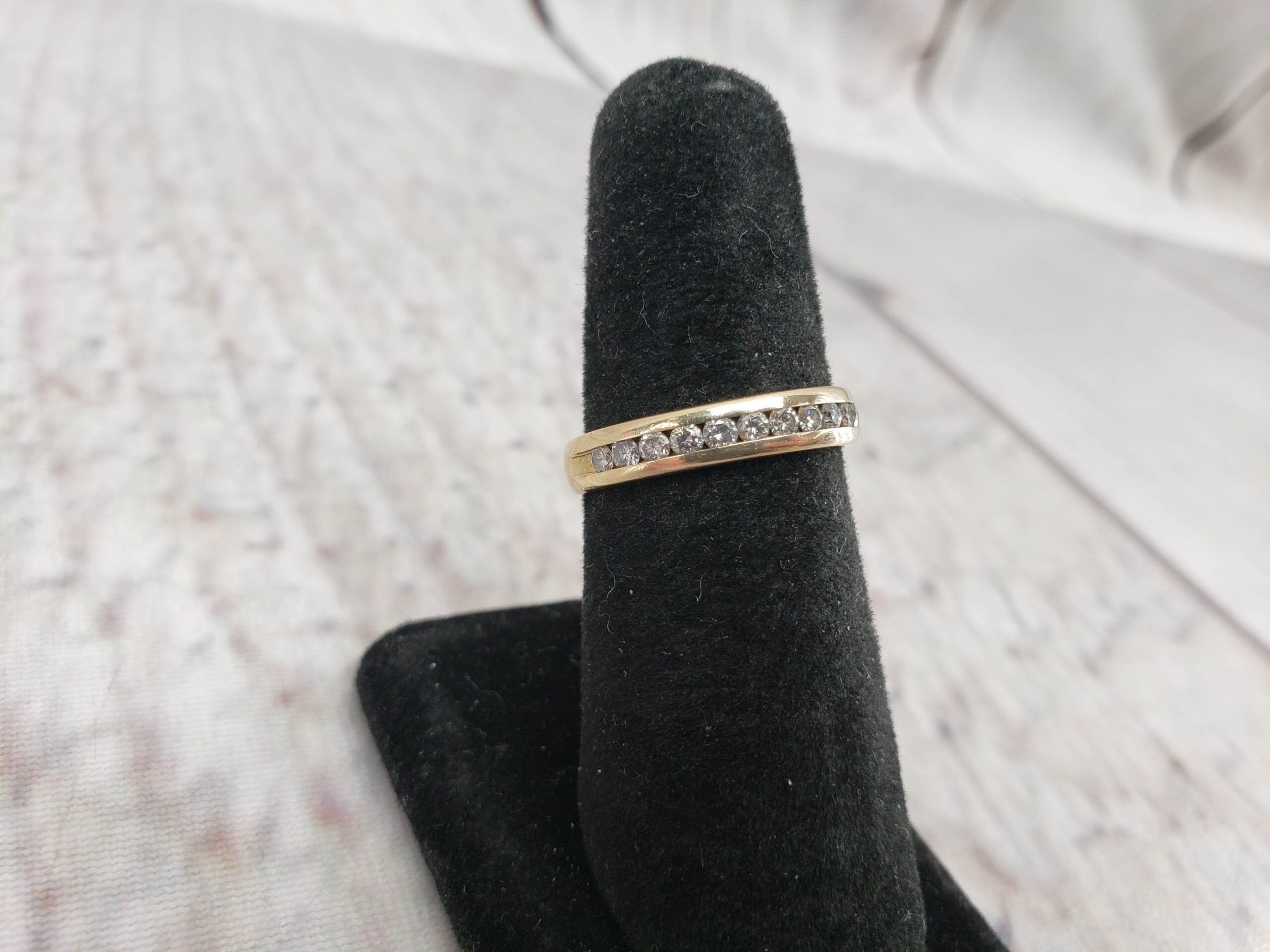Ring YG Unisex Sz 6.5 2.45DWT 14k Yellow Gold Band lined with Round Cut Diamonds