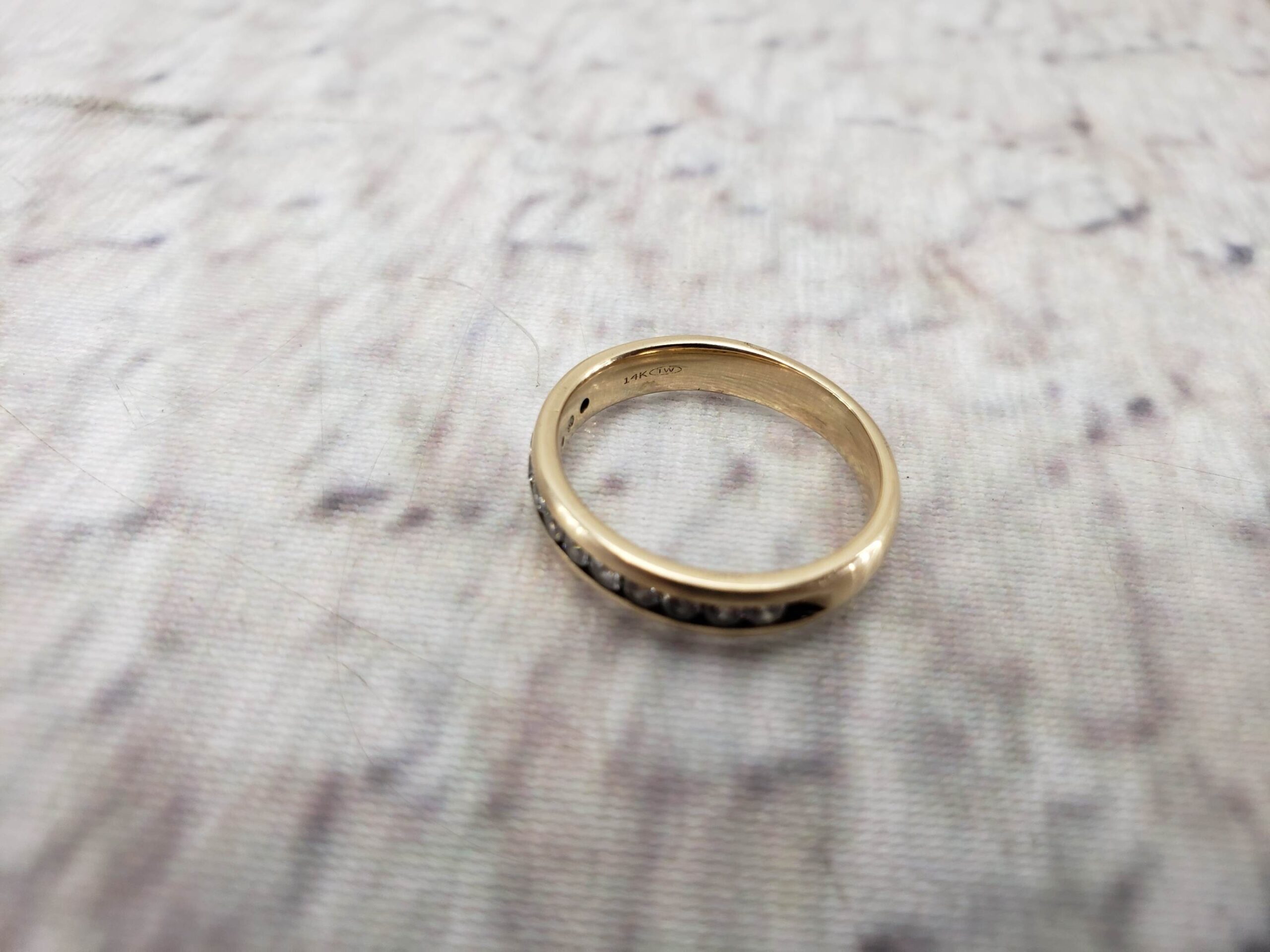 Ring YG Unisex Sz 6.5 2.45DWT 14k Yellow Gold Band lined with Round Cut Diamonds