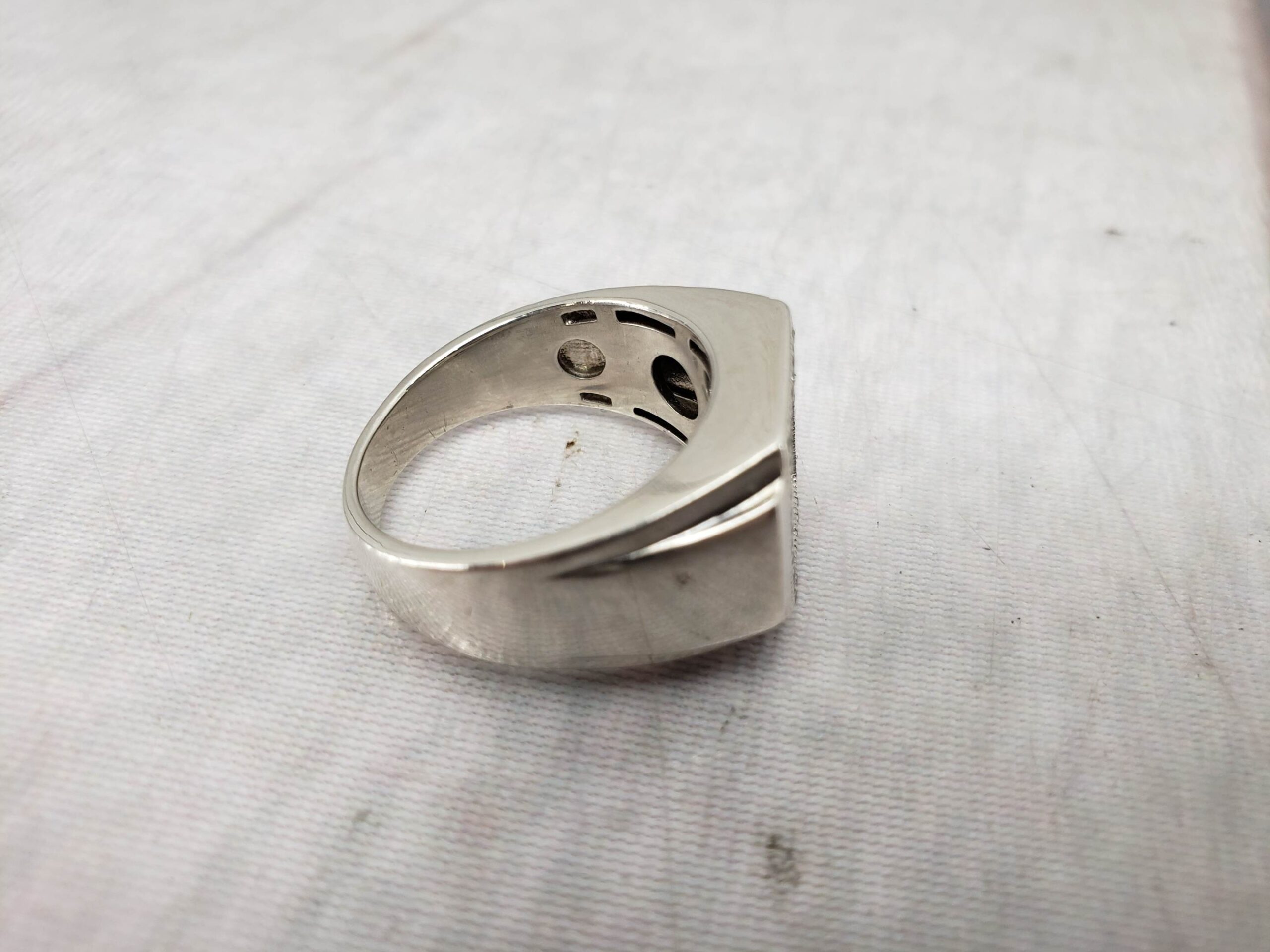 Ring SS Mens Sz 10 7.0DWT .925 Sterling Silver, Covered in Clear Stones