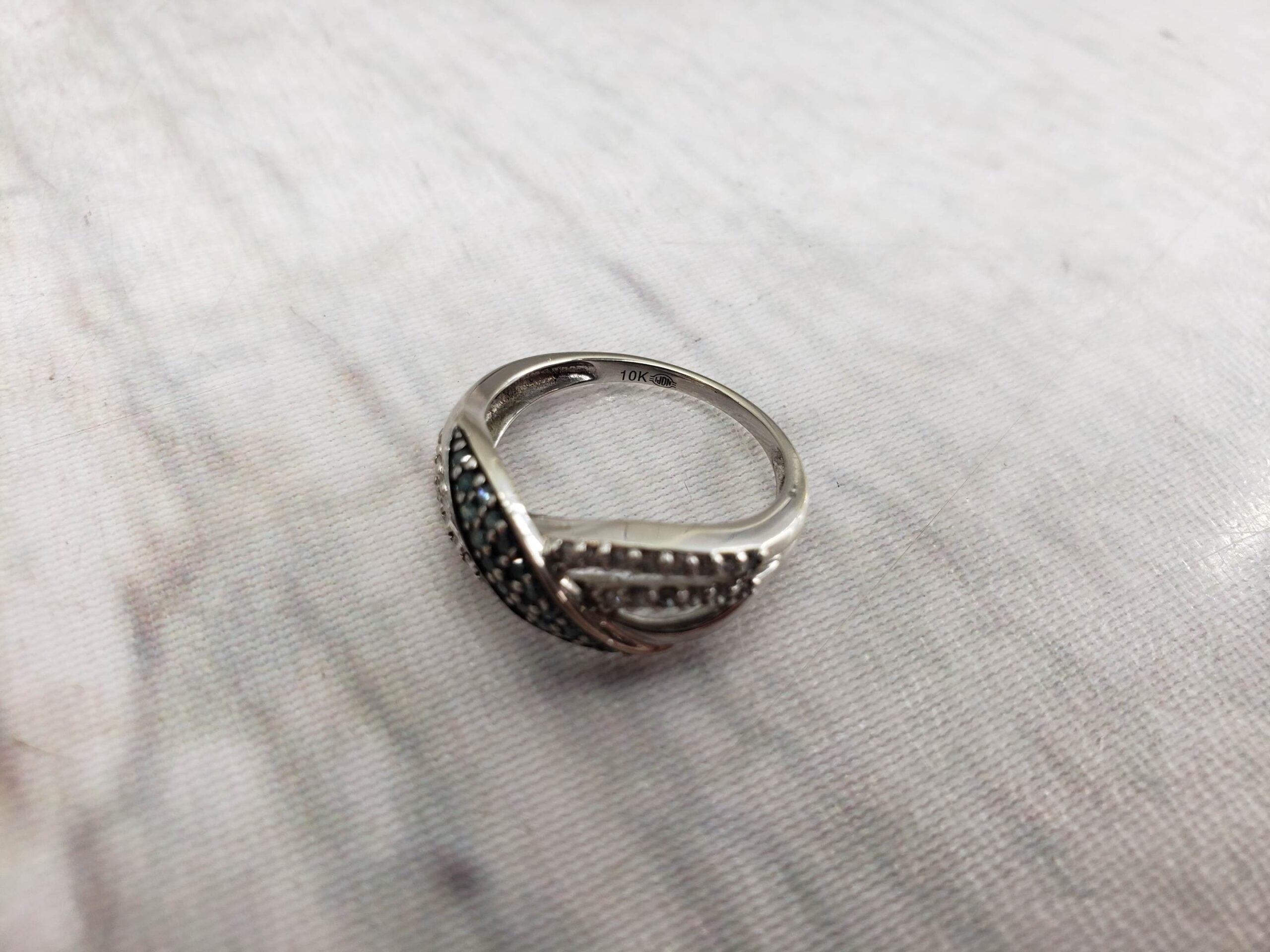 Ring WG Women Sz 6.5 1.97DWT 10k White Gold Band lined with White and Blue Diamonds