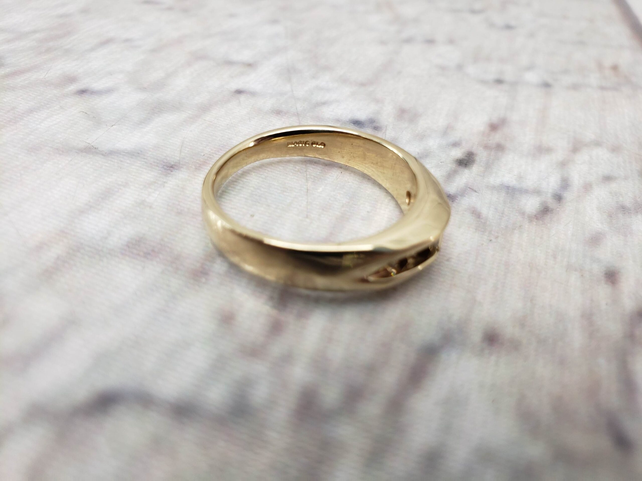 Ring YG Mens Sz 10 4.50DWT 14k Yellow Gold with 5x Round Cut Diamonds