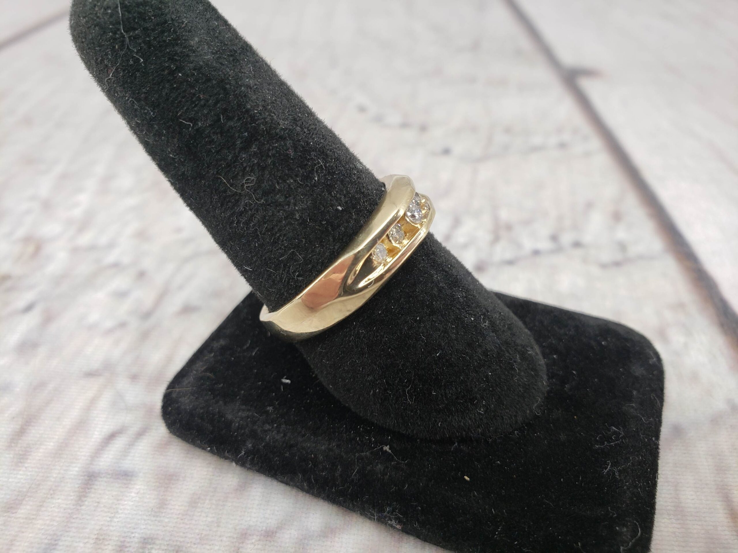 Ring YG Mens Sz 10 4.50DWT 14k Yellow Gold with 5x Round Cut Diamonds