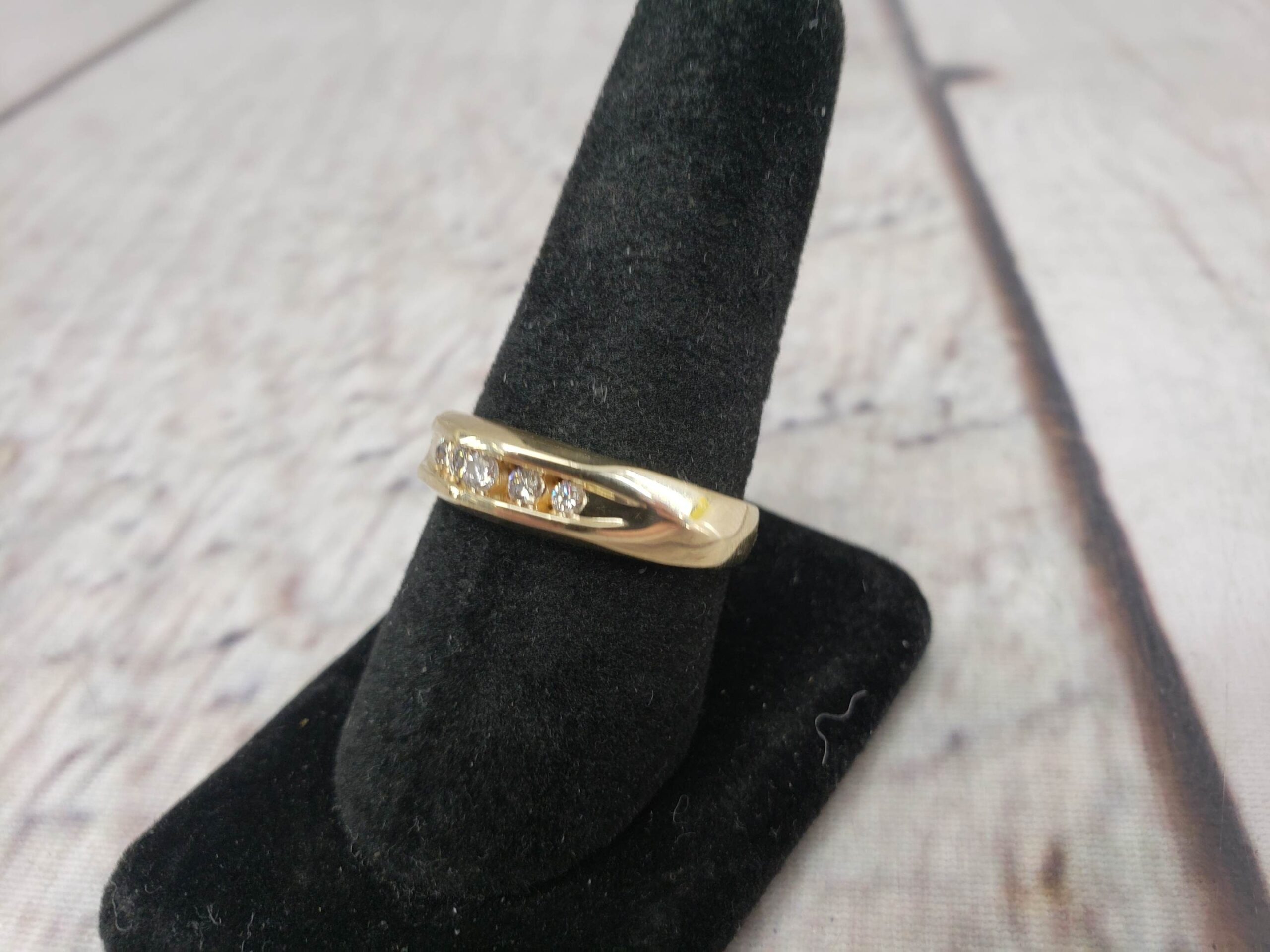 Ring YG Mens Sz 10 4.50DWT 14k Yellow Gold with 5x Round Cut Diamonds