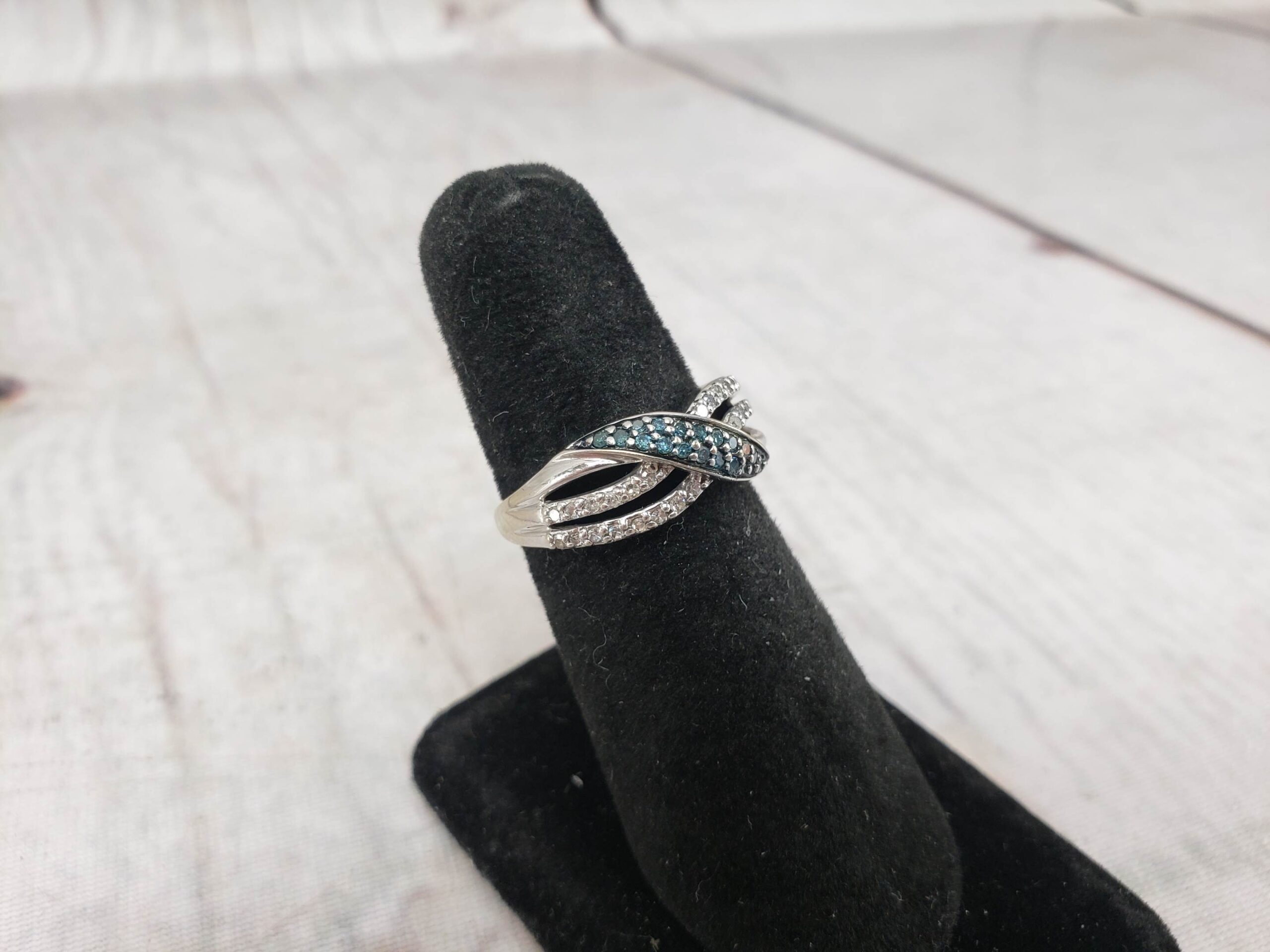 Ring WG Women Sz 6.5 1.97DWT 10k White Gold Band lined with White and Blue Diamonds