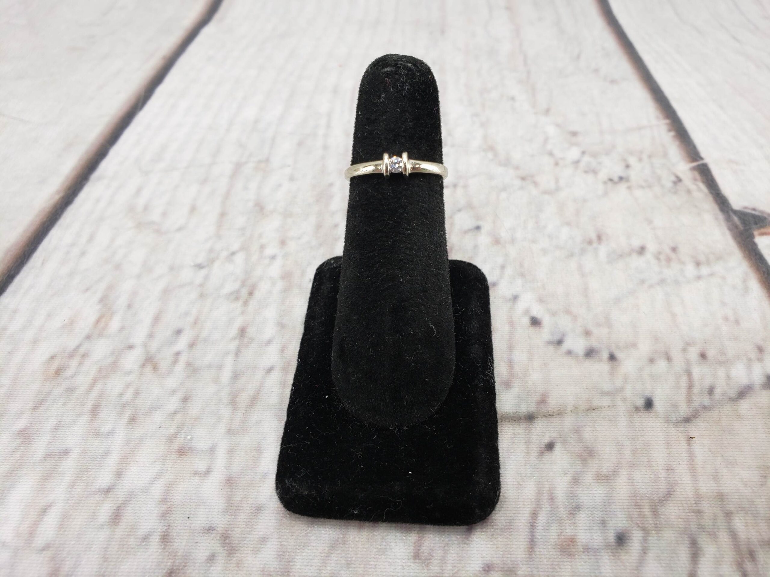 Ring WG Women Sz 6 1.32DWT 14k White Gold, .10ct Round Cut Diamond Solitaire