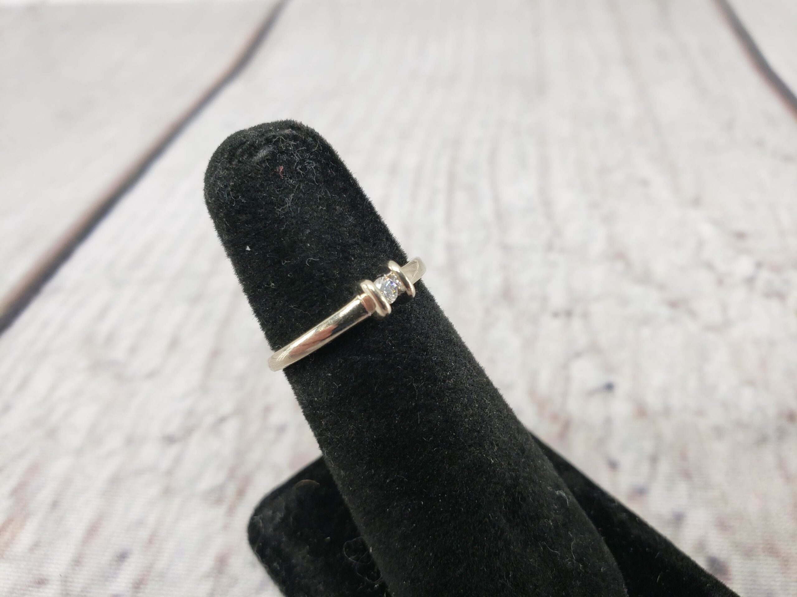 Ring WG Women Sz 6 1.32DWT 14k White Gold, .10ct Round Cut Diamond Solitaire