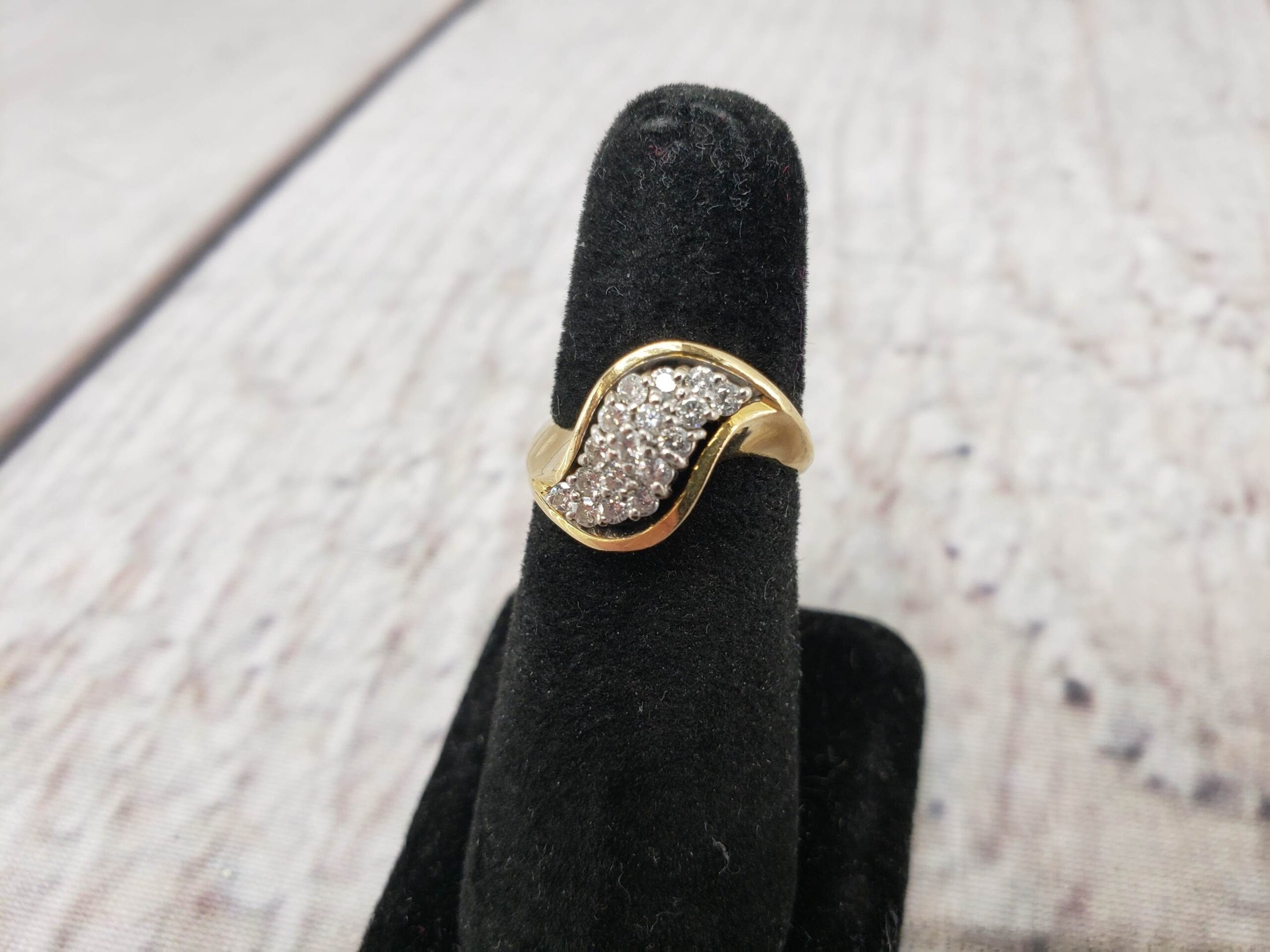 Ring YG Women Sz 6.5 3.20DWT 14k Yellow Gold, Curved Diamond Cluster