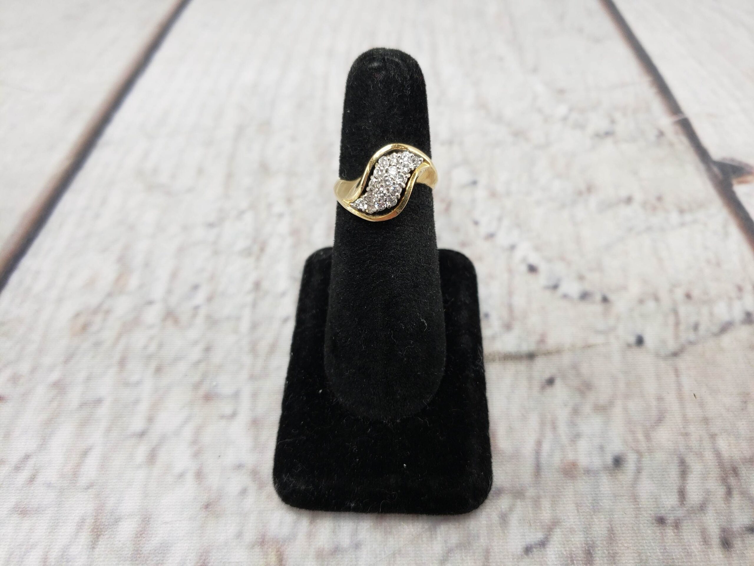 Ring YG Women Sz 6.5 3.20DWT 14k Yellow Gold, Curved Diamond Cluster