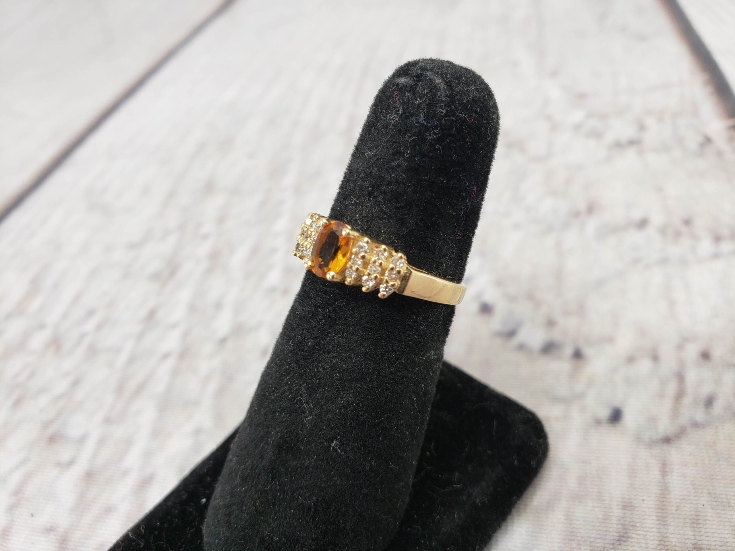 Ring YG Women Sz 6 1.90DWT 14k Yellow Gold, Oval Cut Golden Topaz