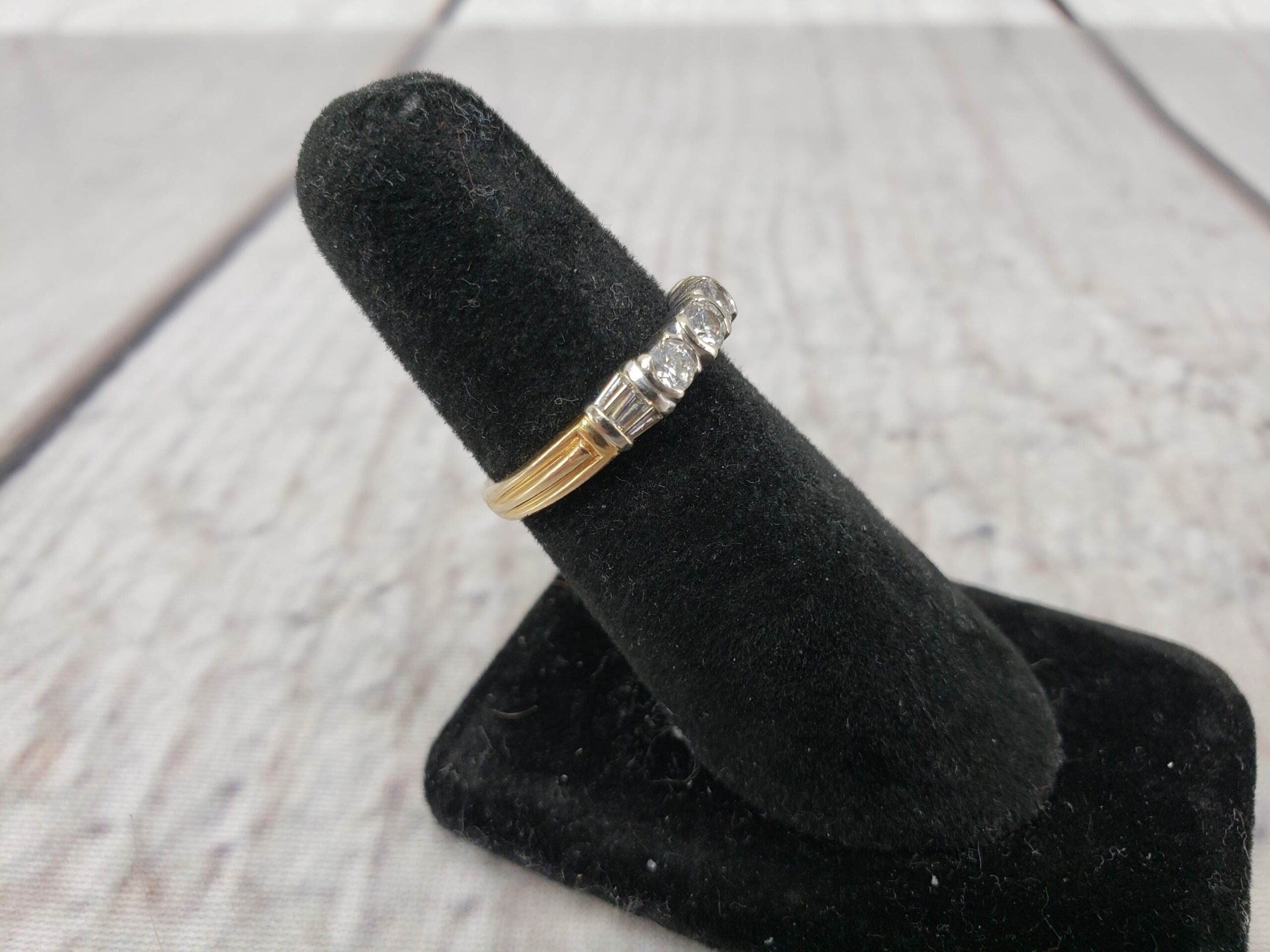 Ring YG Unisex Sz 6.5 2.42DWT 14k Yellow Gold, Band with 3x Diamonds