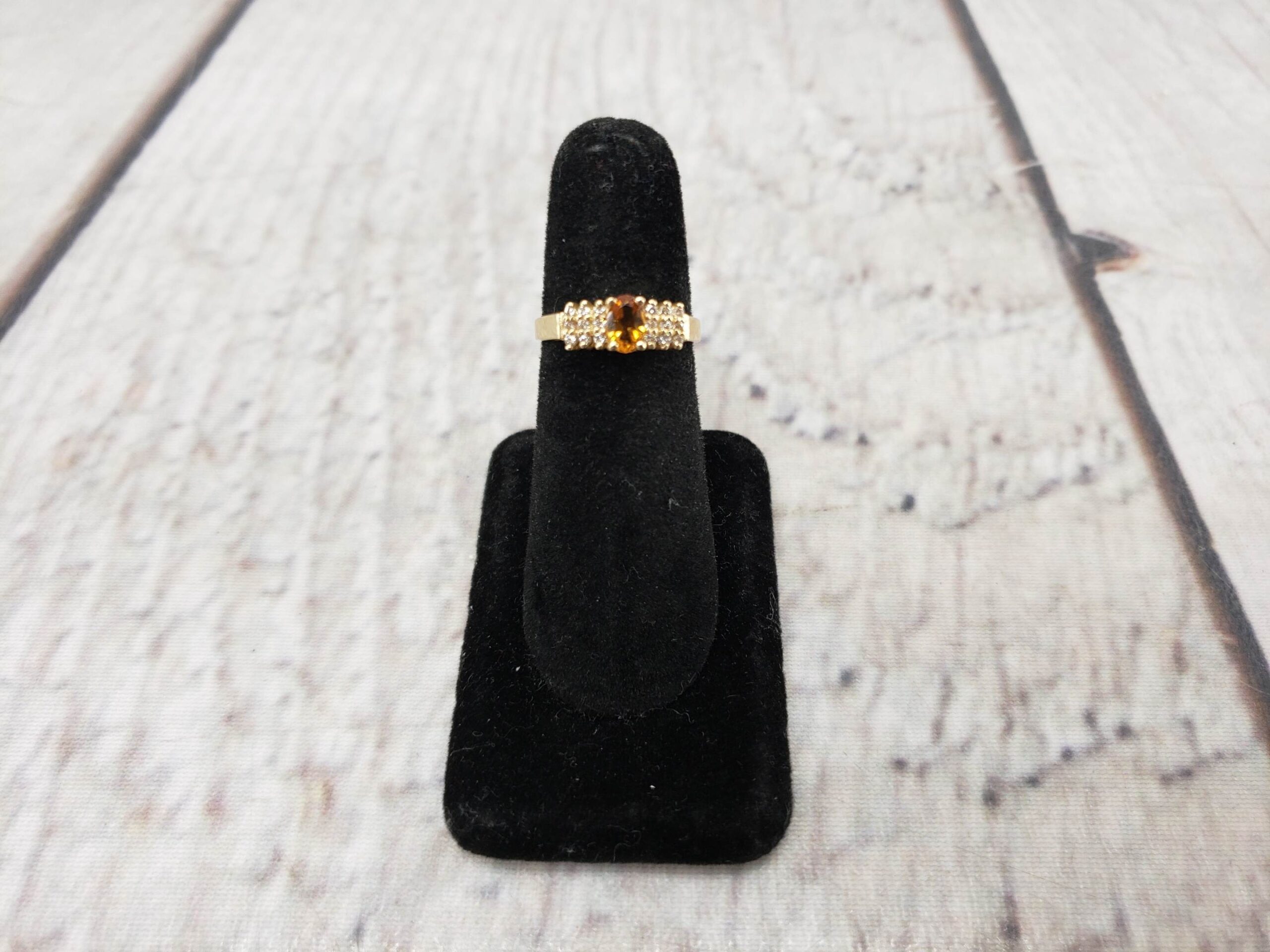 Ring YG Women Sz 6 1.90DWT 14k Yellow Gold, Oval Cut Golden Topaz