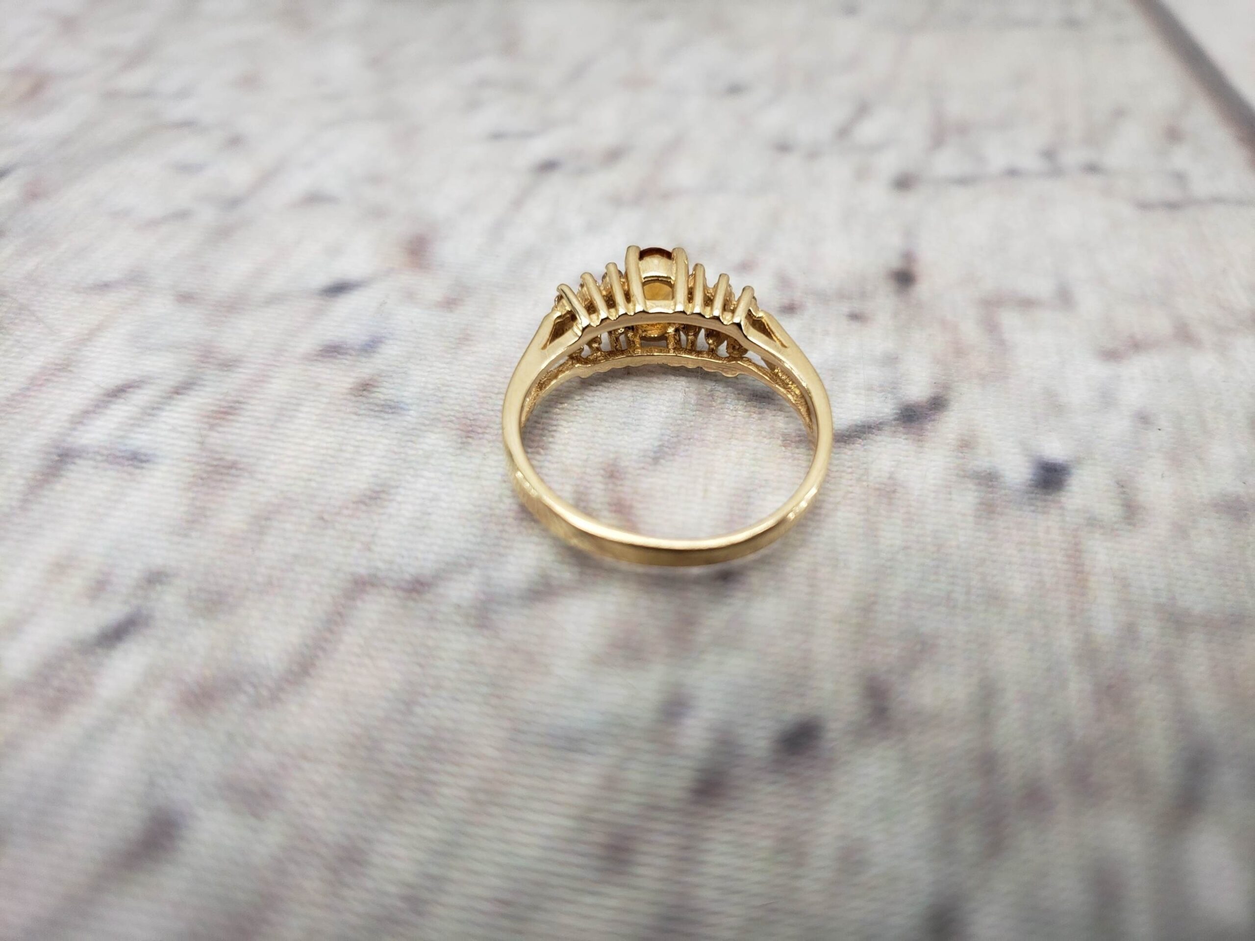 Ring YG Women Sz 6 1.90DWT 14k Yellow Gold, Oval Cut Golden Topaz
