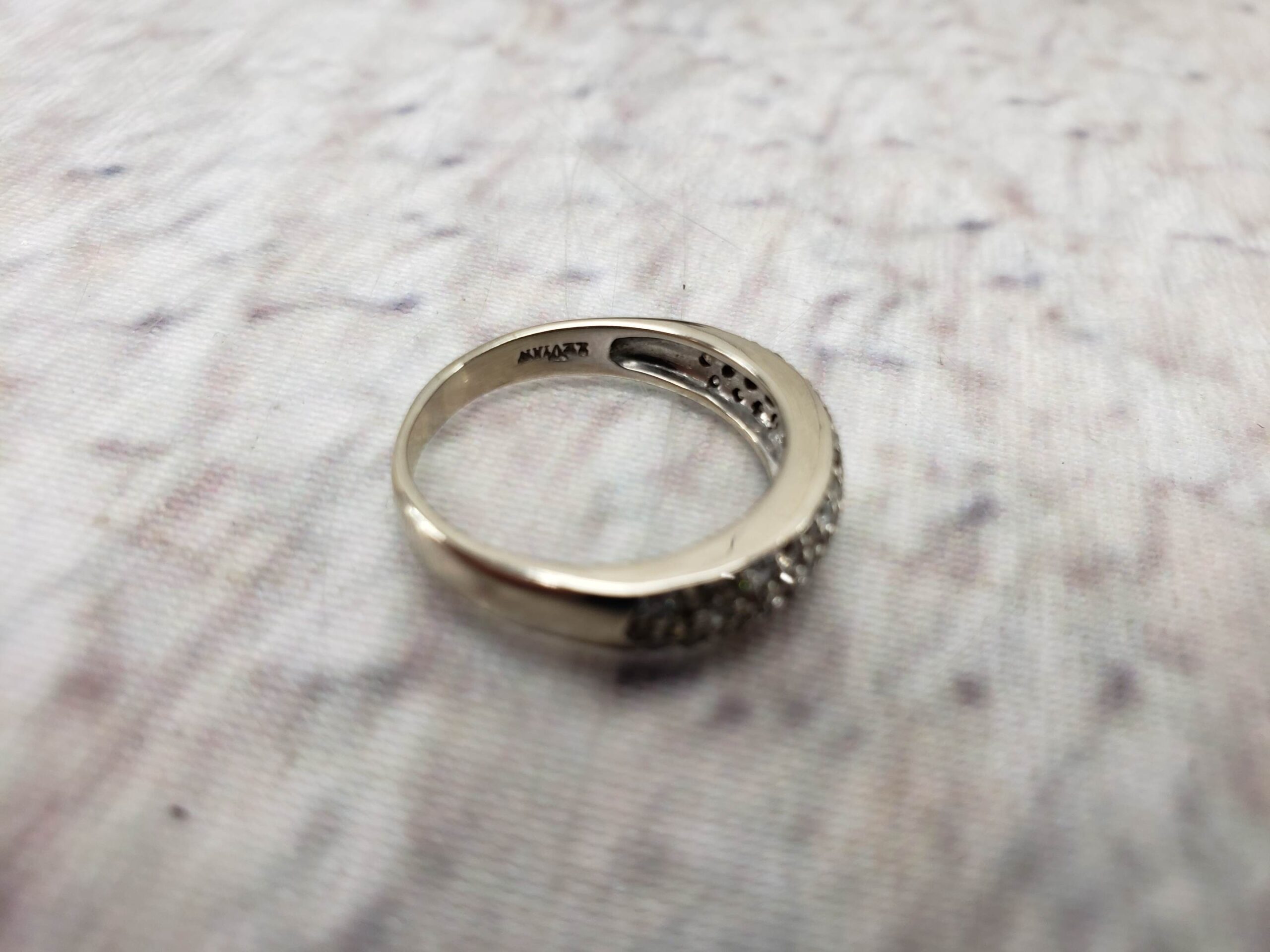 Ring WG Women Sz 7.5 2.40DWT 14k White Gold Band with White and Chocolate Diamonds