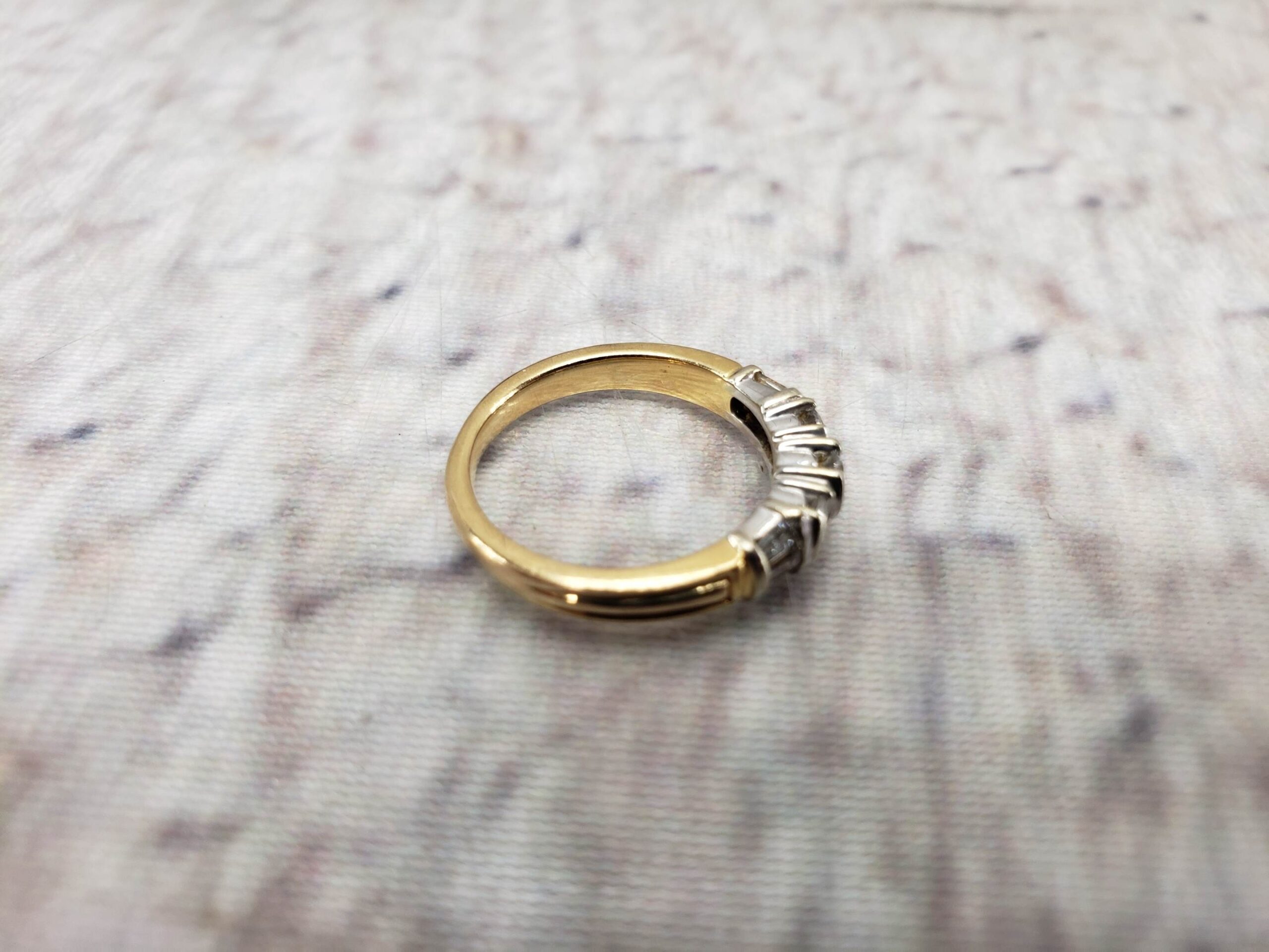 Ring YG Unisex Sz 6.5 2.42DWT 14k Yellow Gold, Band with 3x Diamonds
