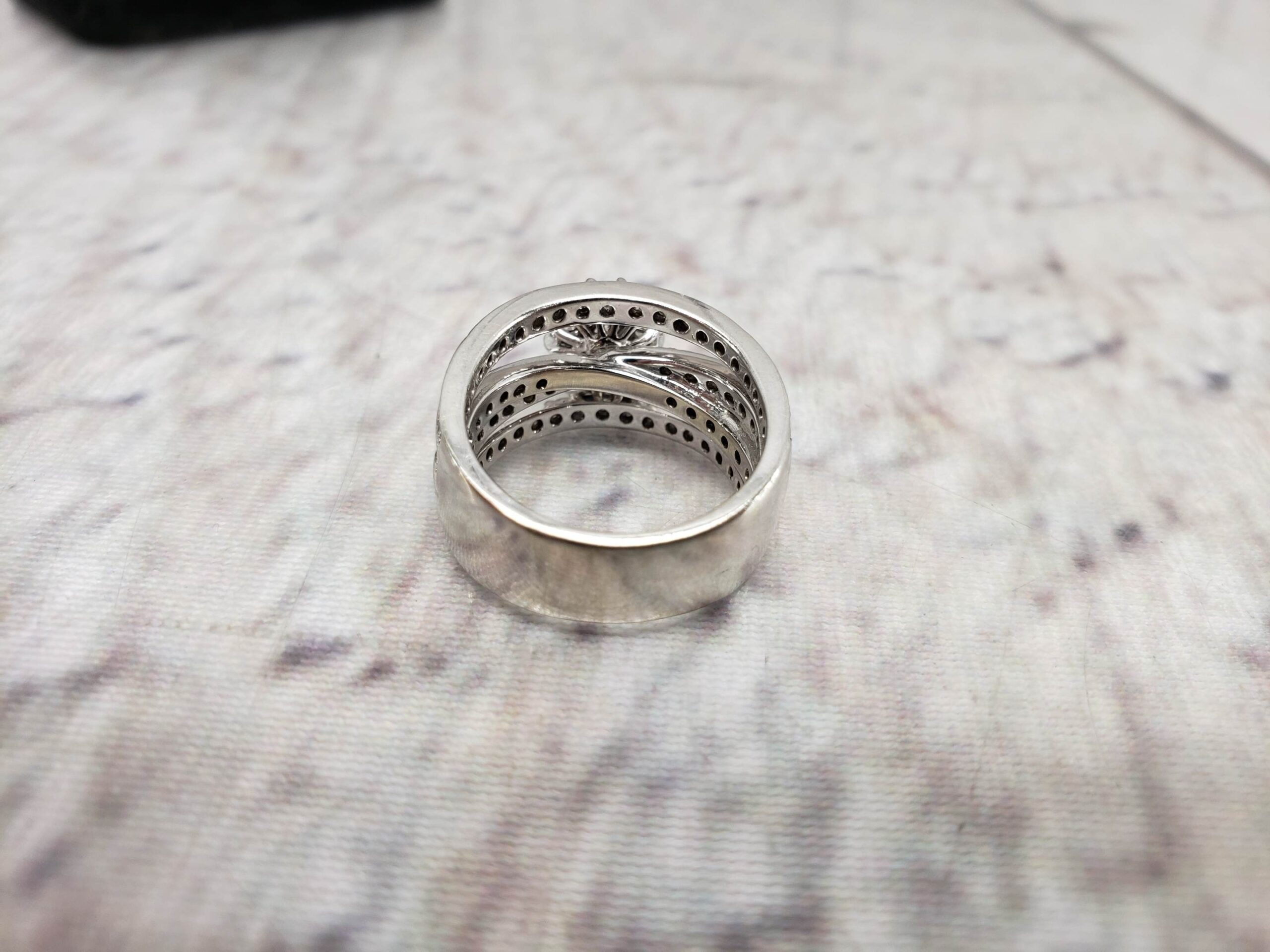 Ring 14K Gold WHITE GOLD 6.05 DWT