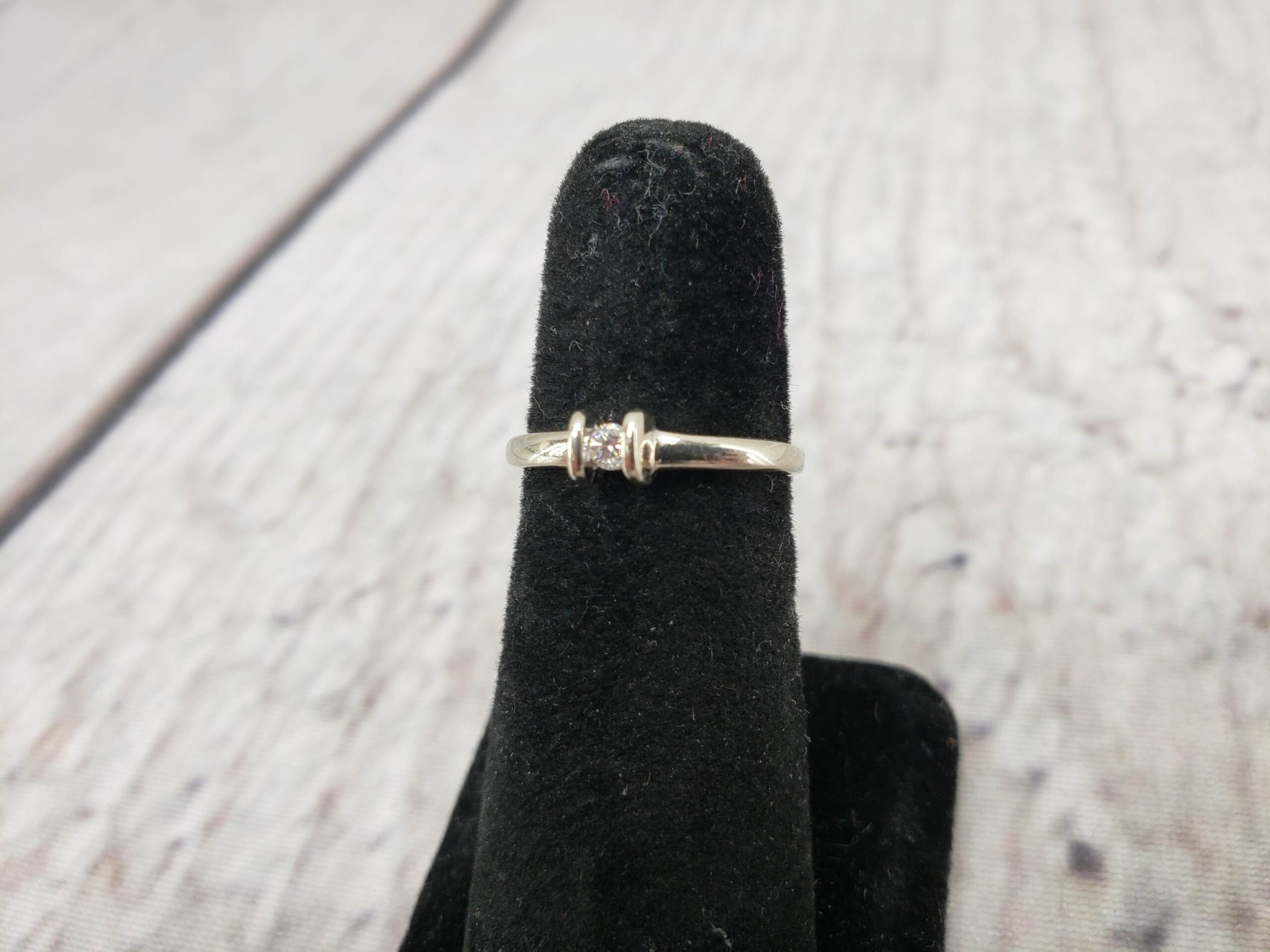 Ring WG Women Sz 6 1.32DWT 14k White Gold, .10ct Round Cut Diamond Solitaire