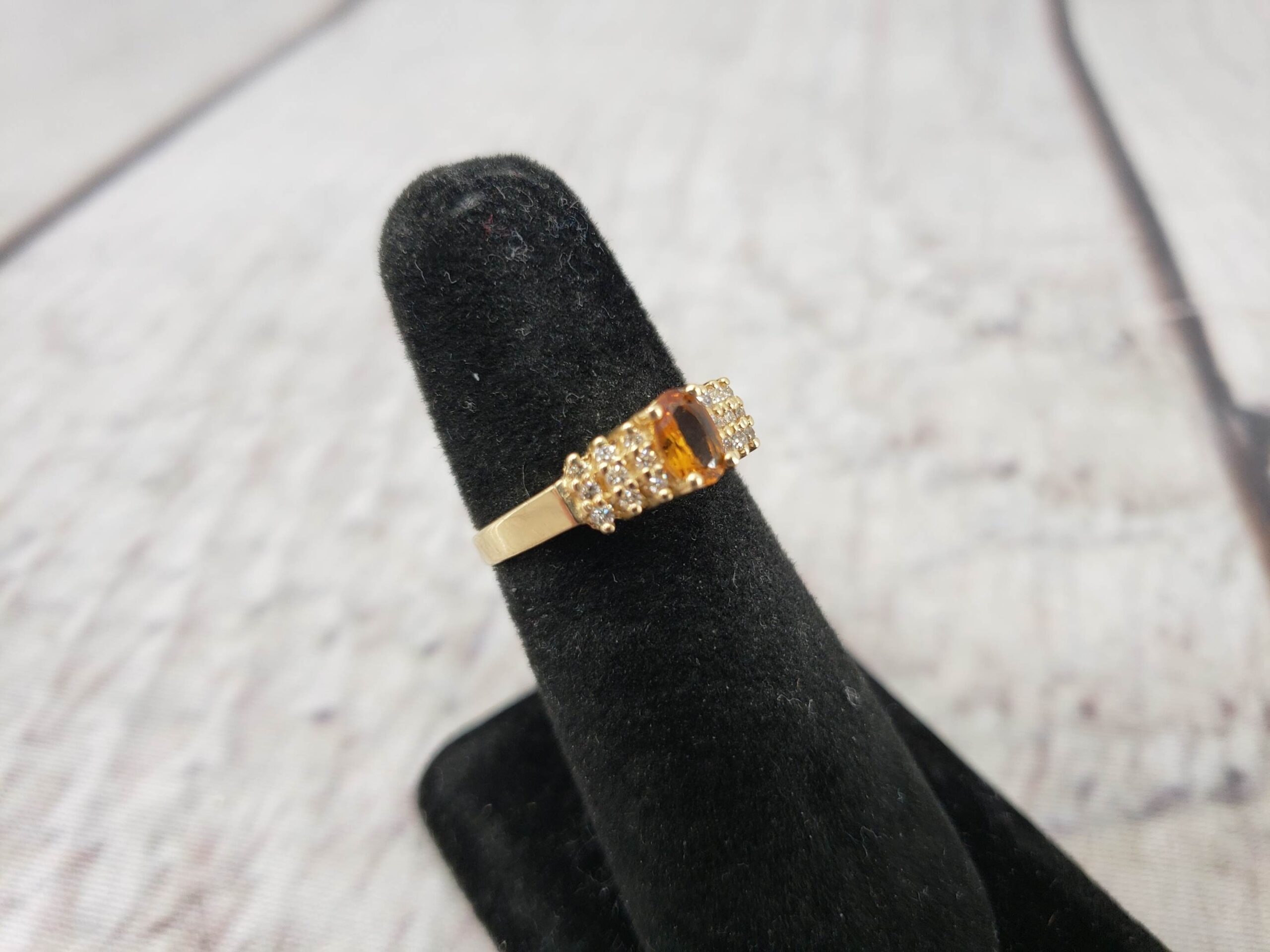 Ring YG Women Sz 6 1.90DWT 14k Yellow Gold, Oval Cut Golden Topaz