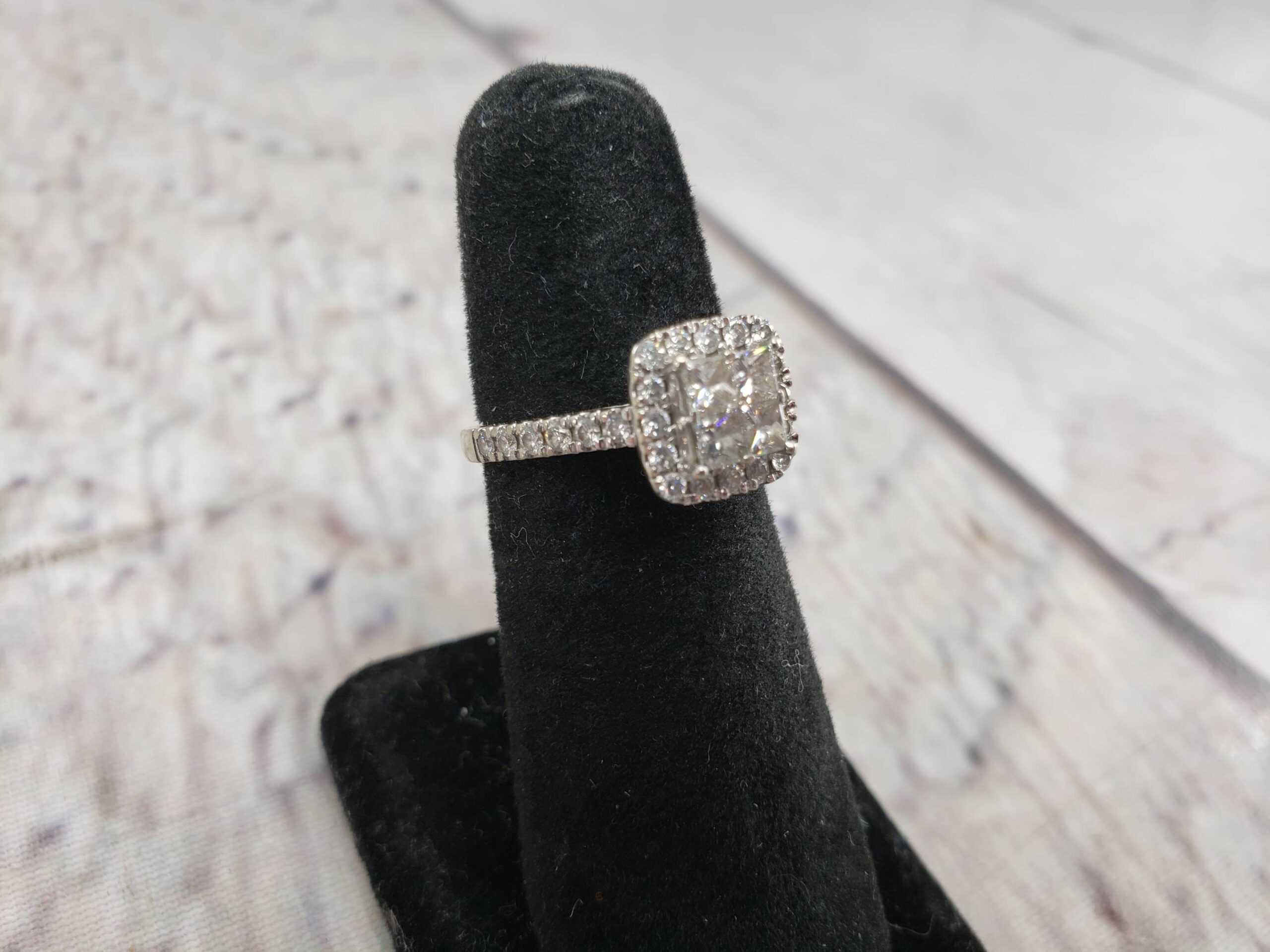 Ring 14K Gold WHITE GOLD 2.7 DWT