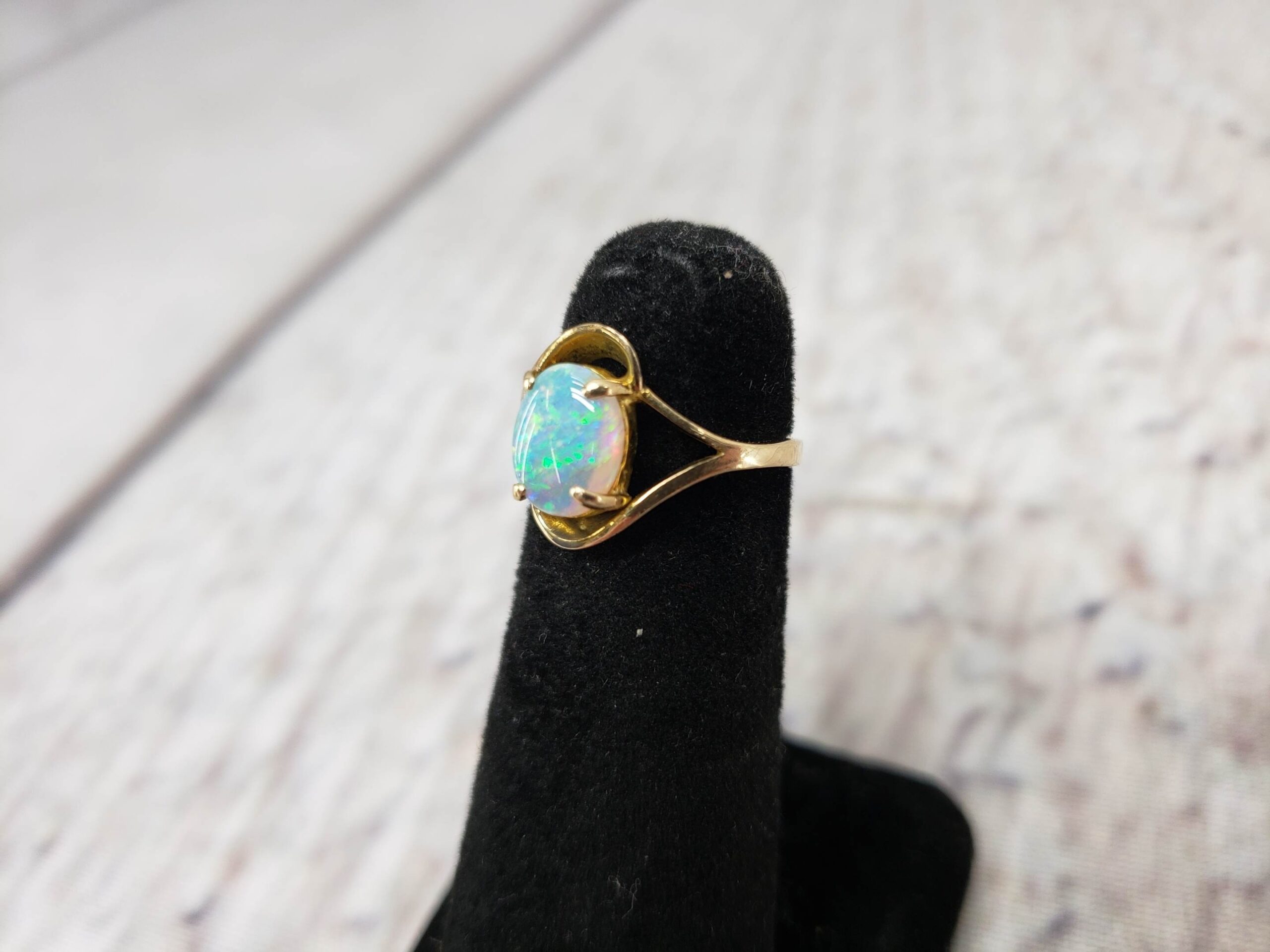 Ring YG Women Sz 4 1.70DWT 14k Yellow Gold, Oval Cut Opal