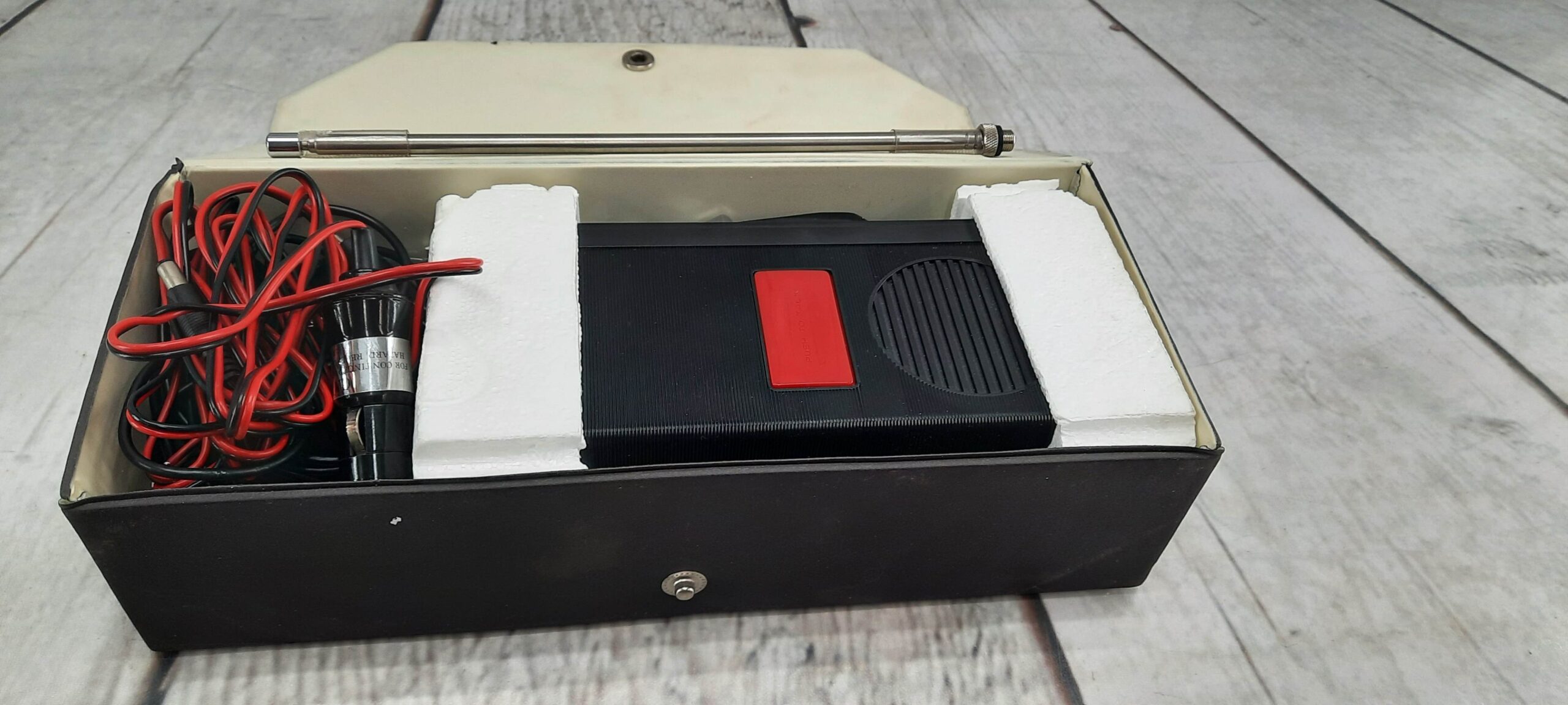 Realistic TRC412 40 Channel Two Way Emergency Citizens Band System in Box