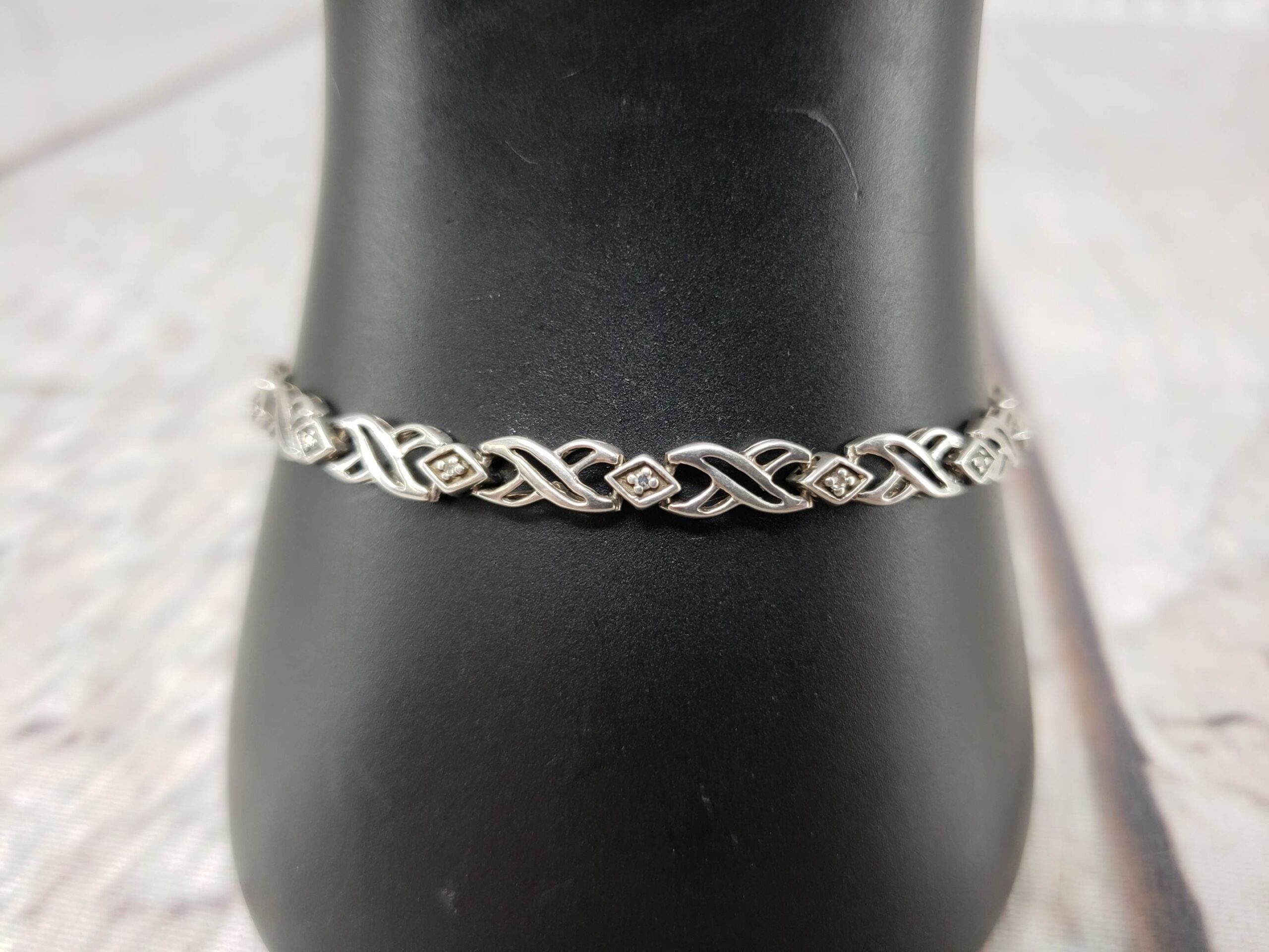 Bracelet SS Women 8″ Tennis Bracelet, 4.0DWT .925 Sterling Silver, Diamond Chips