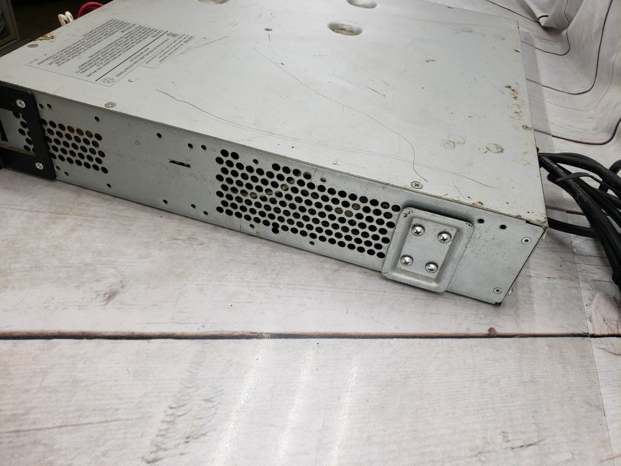 APC smt1000rm2u Server Uninterrupted Power Supply ~ No Batteries ~ Tested!