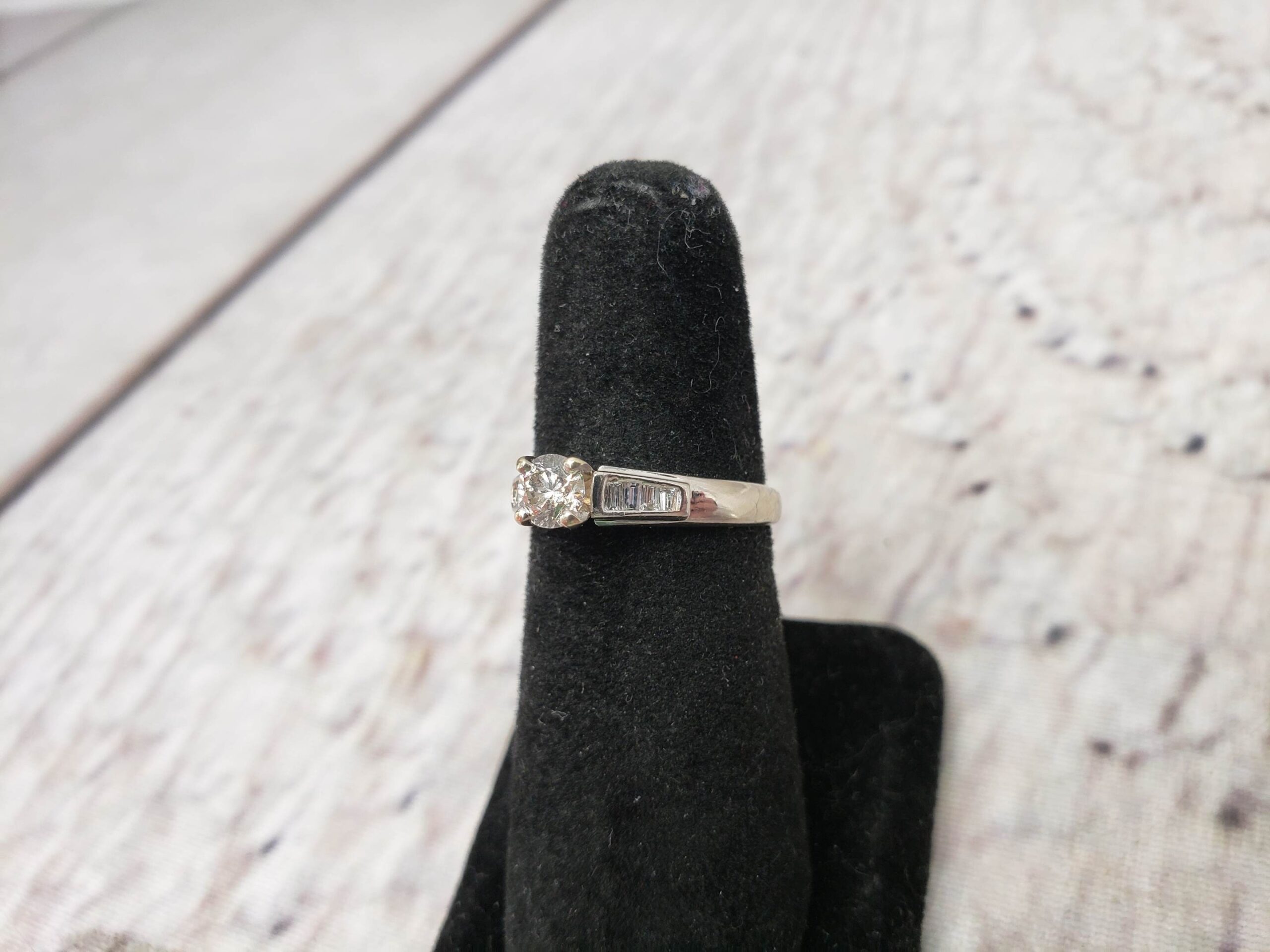 Ring WG Women Sz 7 3.60DWT 14k White Gold, .4ct Round Cut Diamond