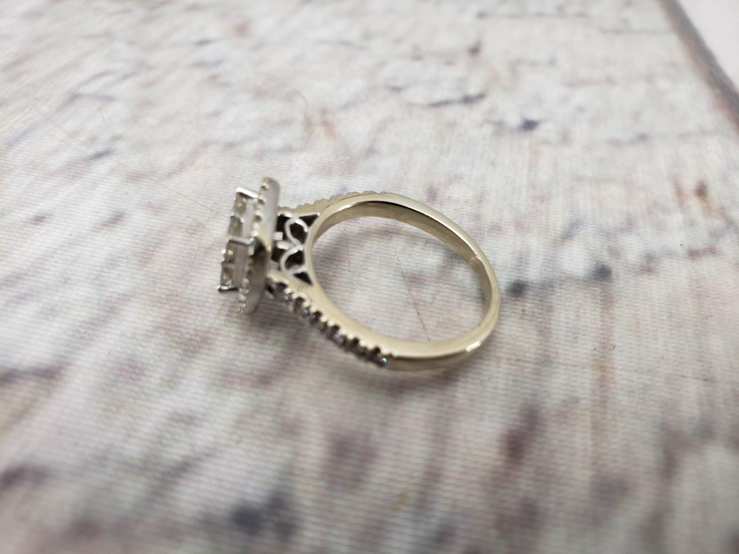 Ring 14K Gold WHITE GOLD 2.7 DWT