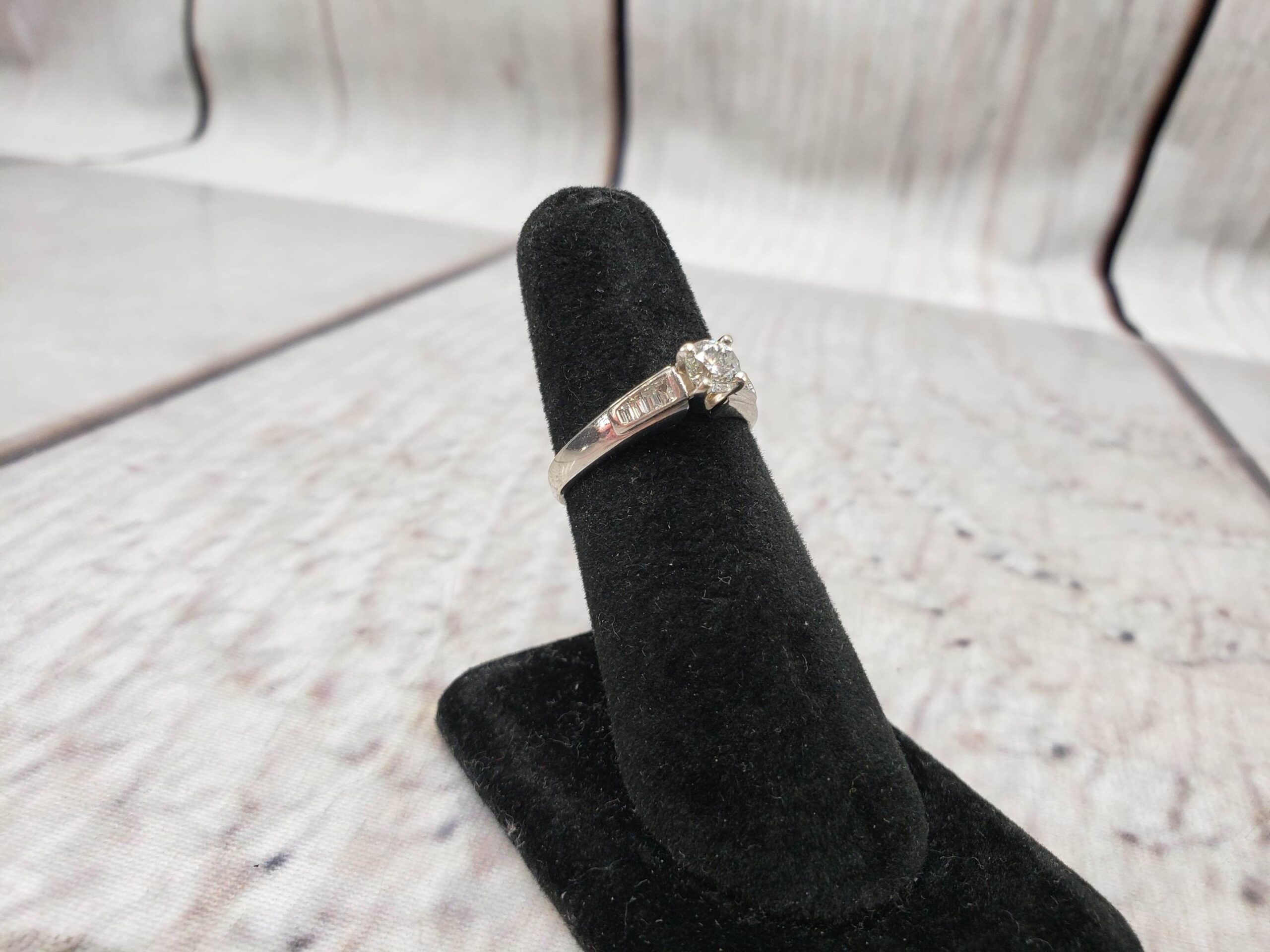 Ring WG Women Sz 7 3.60DWT 14k White Gold, .4ct Round Cut Diamond