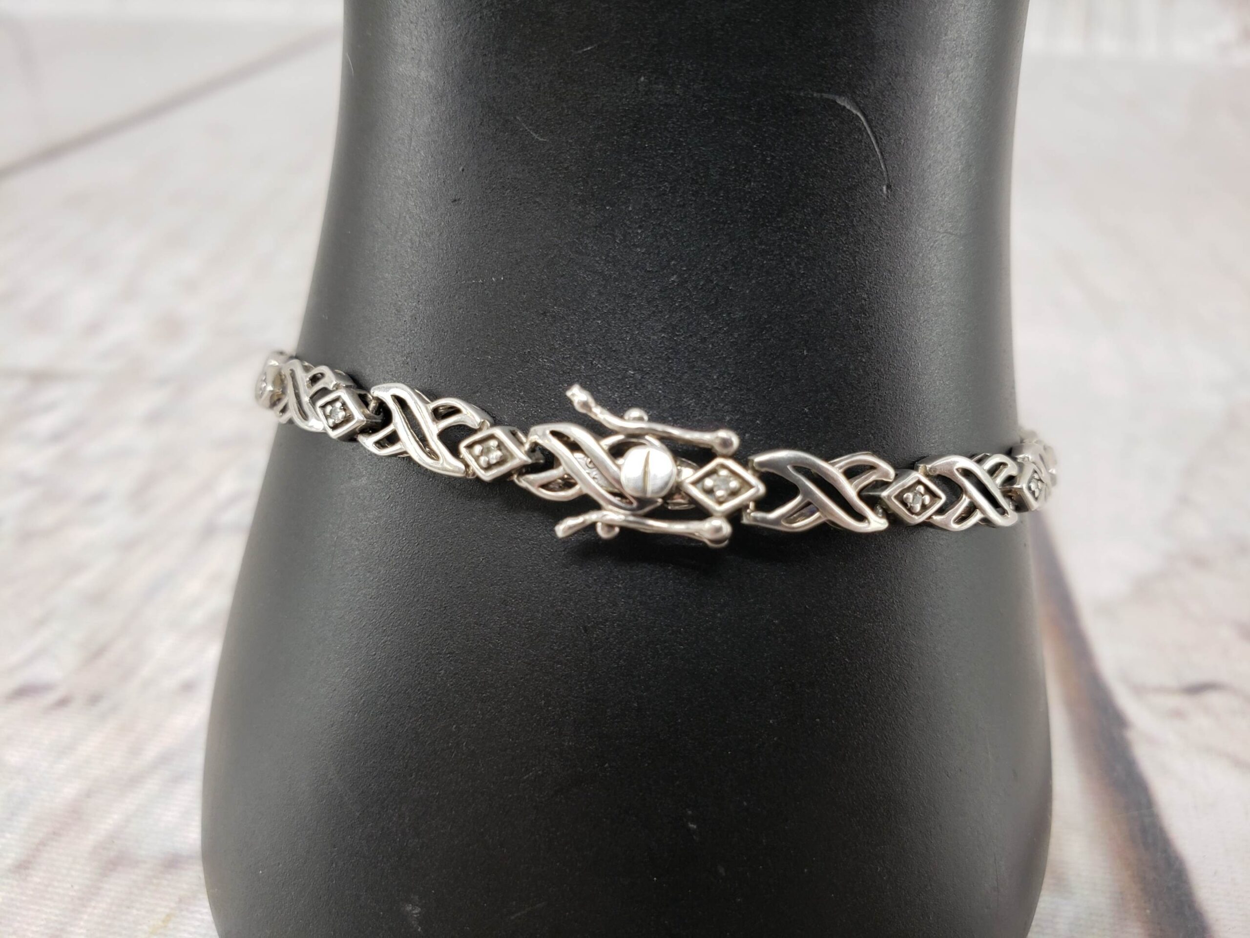 Bracelet SS Women 8″ Tennis Bracelet, 4.0DWT .925 Sterling Silver, Diamond Chips